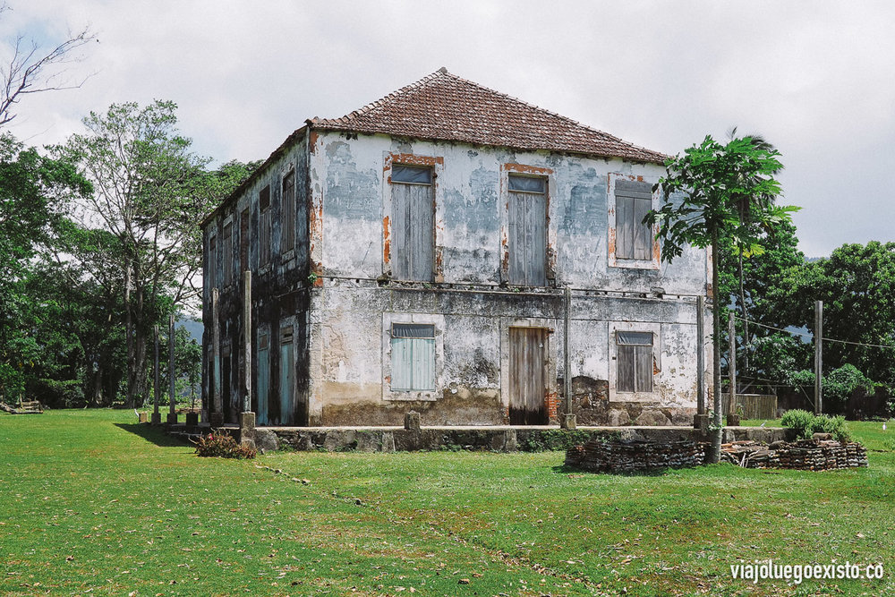  Antiguo edificio colonial en Terrero Velho, en la isla de Príncipe 