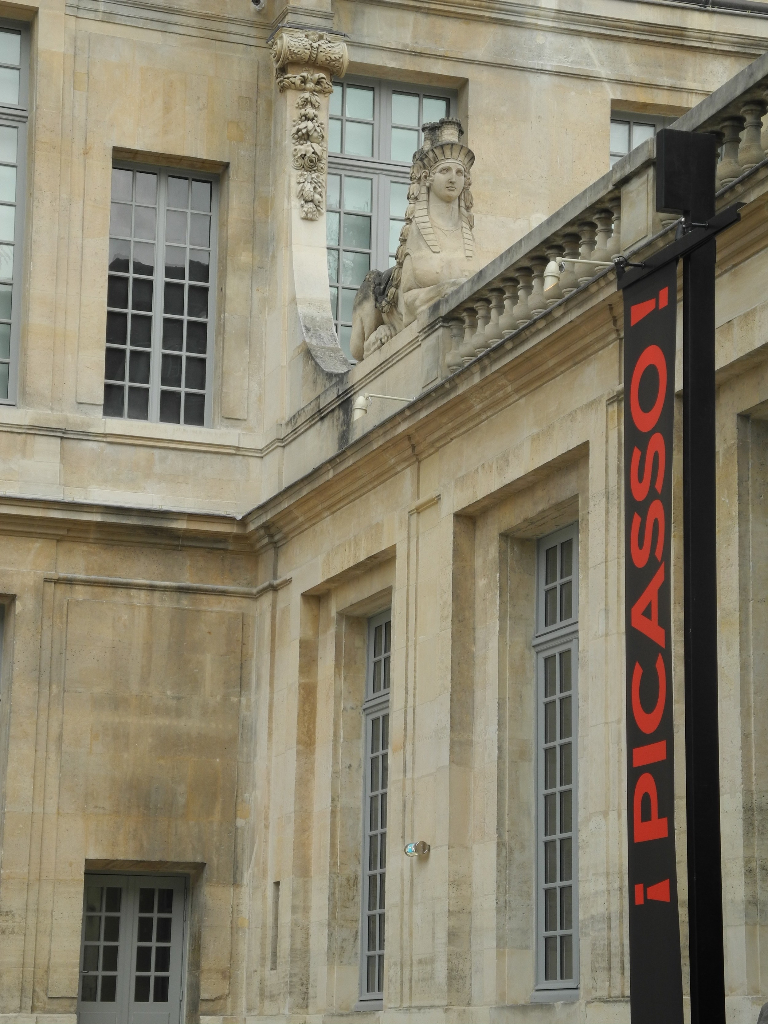 Courtyard entrance to the Museum.