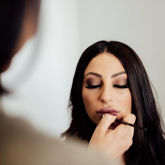 &bull; FINISHING TOUCHES &bull; .
.
.
.
.
.
Final touches on the beautiful Tenny for her wedding day. For all enquiries follow the link in bio or email directly enquiries@jessicapavlovic.com 📸 @onajanzen.whspr