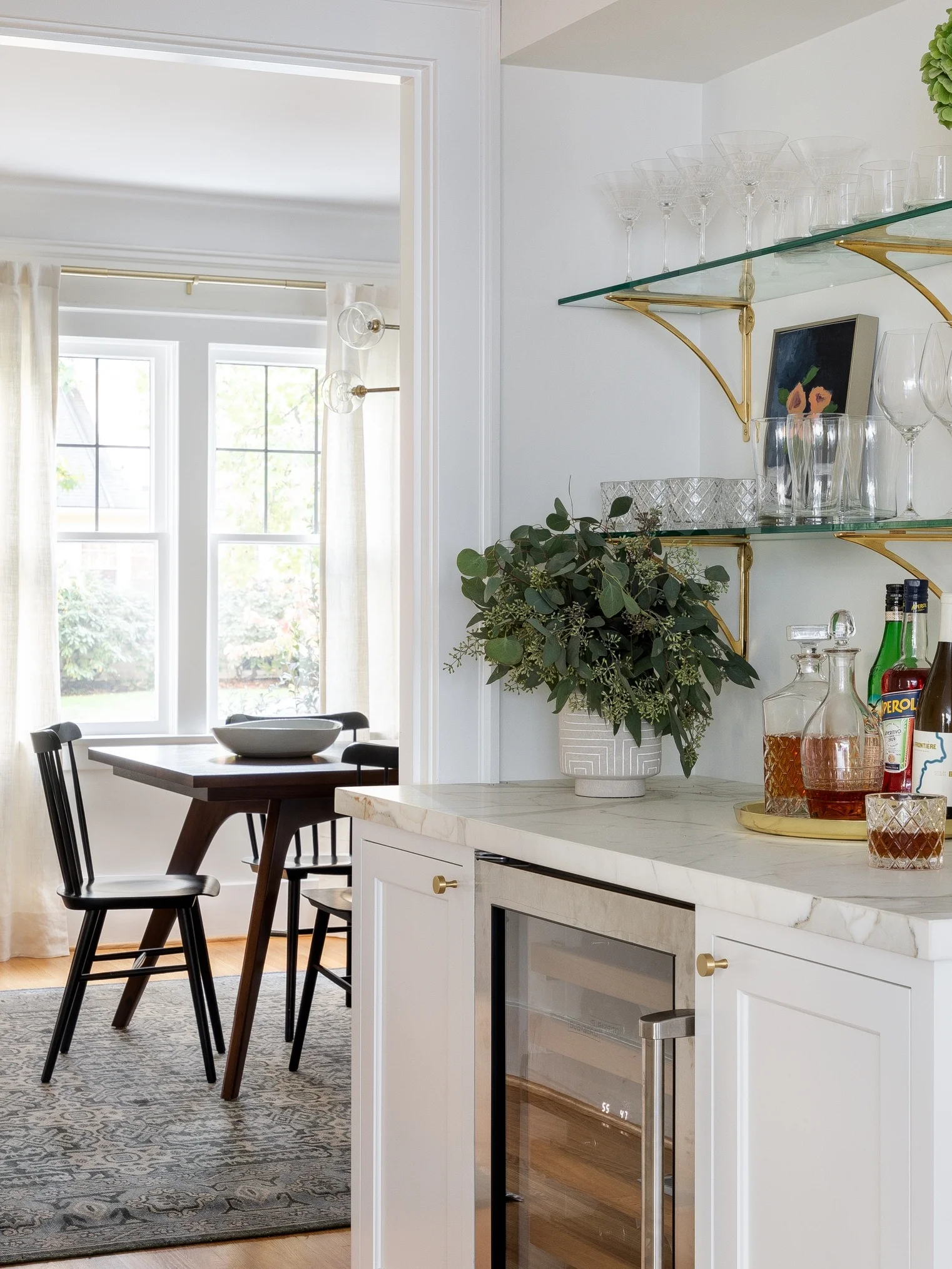 Casework_Montlake_Bar_01.jpg