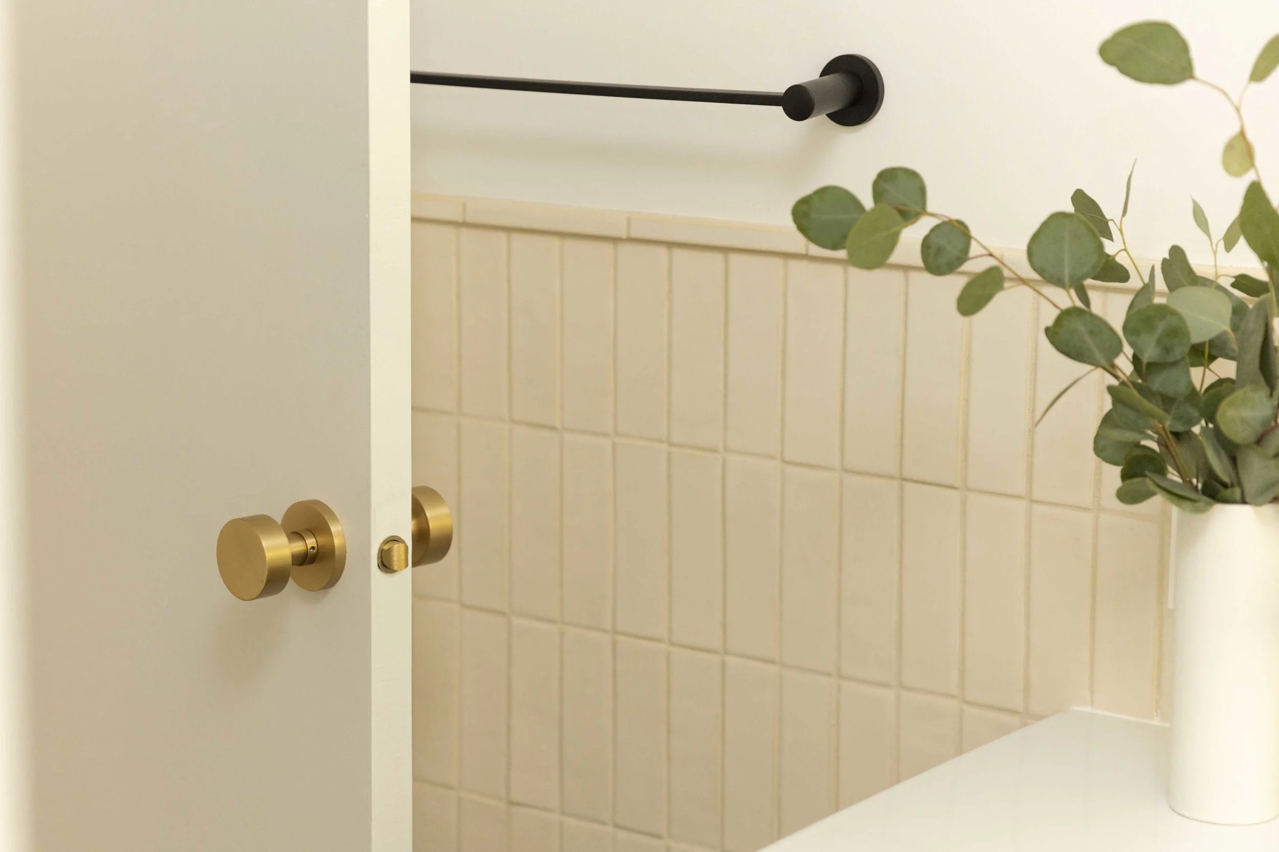 EDITCASEWORK_RANCHALOW_BATH_HI RES_41.jpg