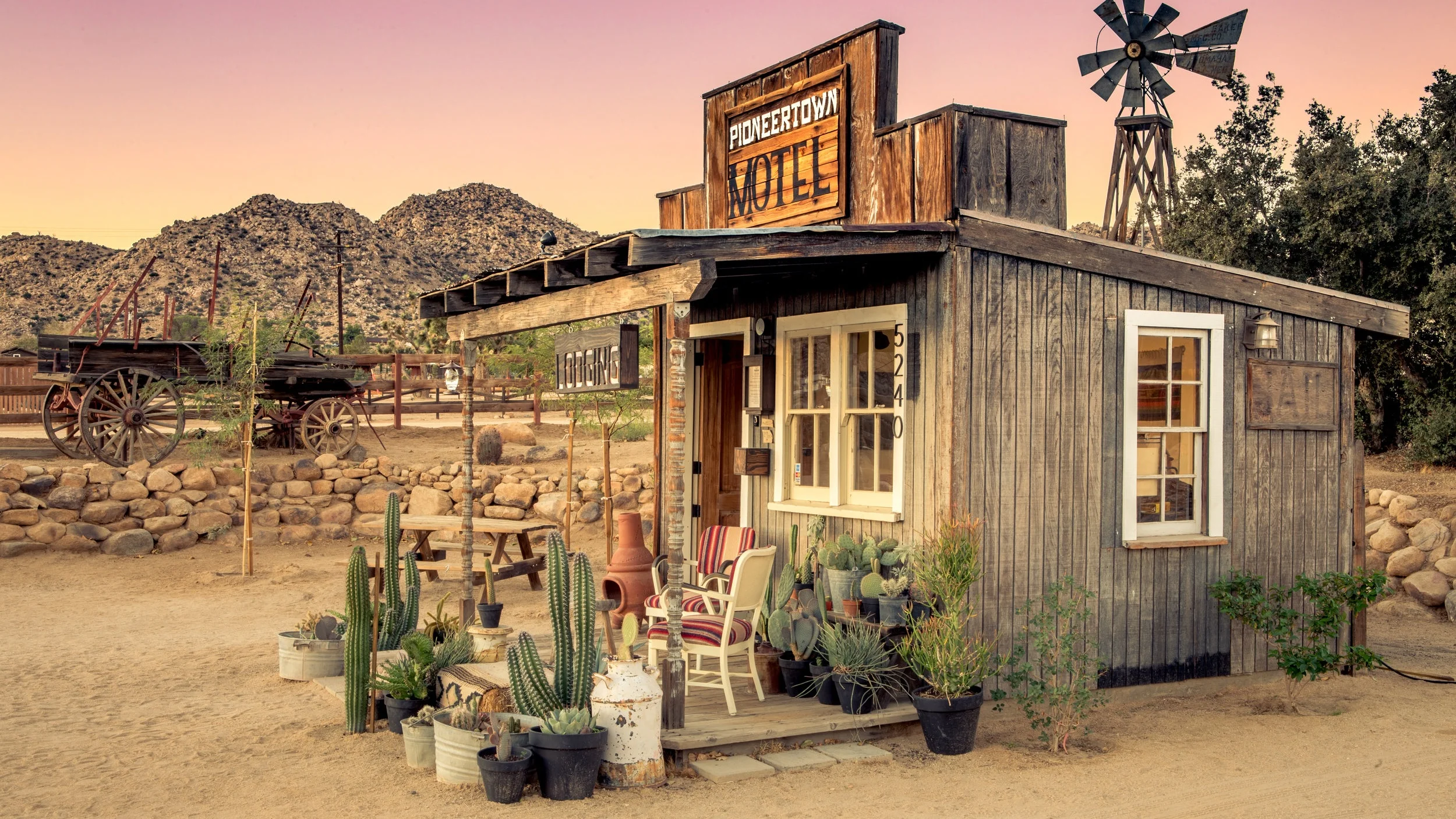 Casework_Hotel+Remodel_Pioneer+Motel_09-1.jpg