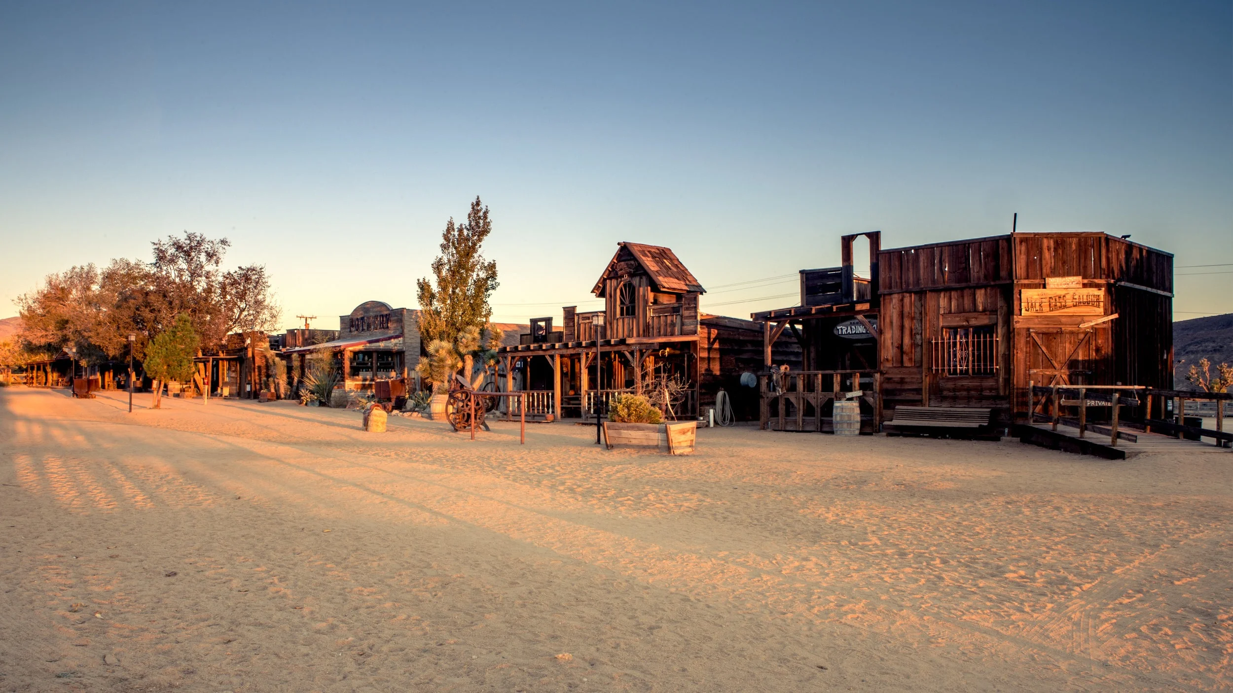 Casework_Hotel+Remodel_Pioneer+Motel_08.jpg
