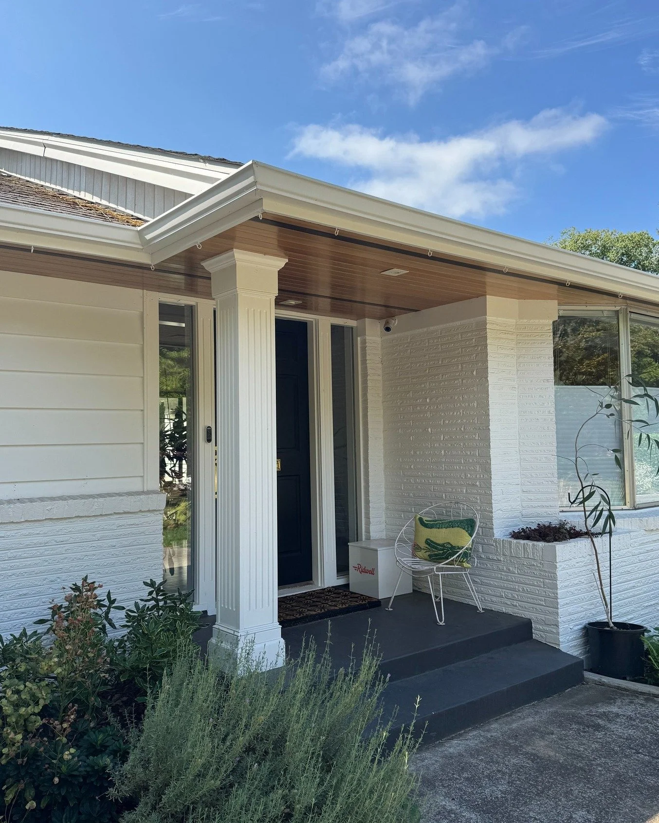 Scenes from the week 09.02.25

1. Kicked off design on this mid-century home that saw some '90s updates. Think lots of angles and the wrong period trim and molding throughout, including this exterior column! 
2 and 3. Ravenna Craftsman in Seattle - t