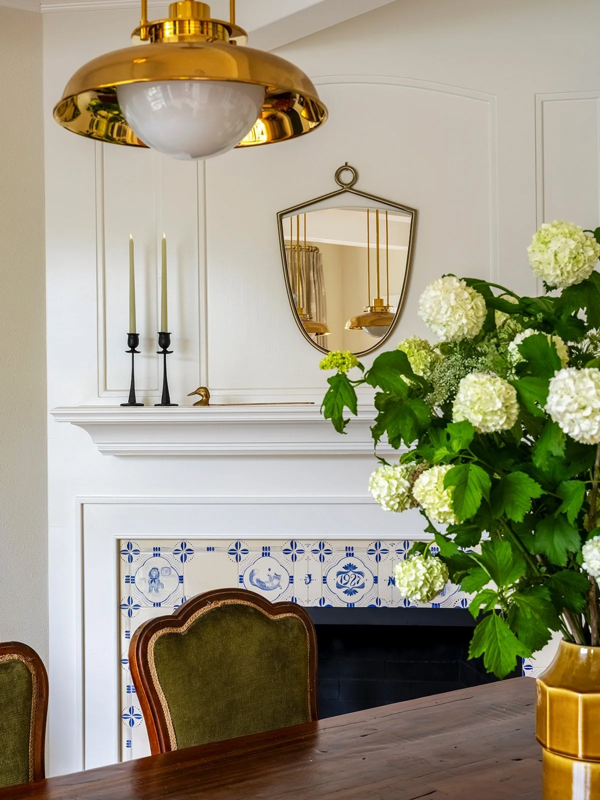 Formal dining room blending traditional architecture and modern interiors
