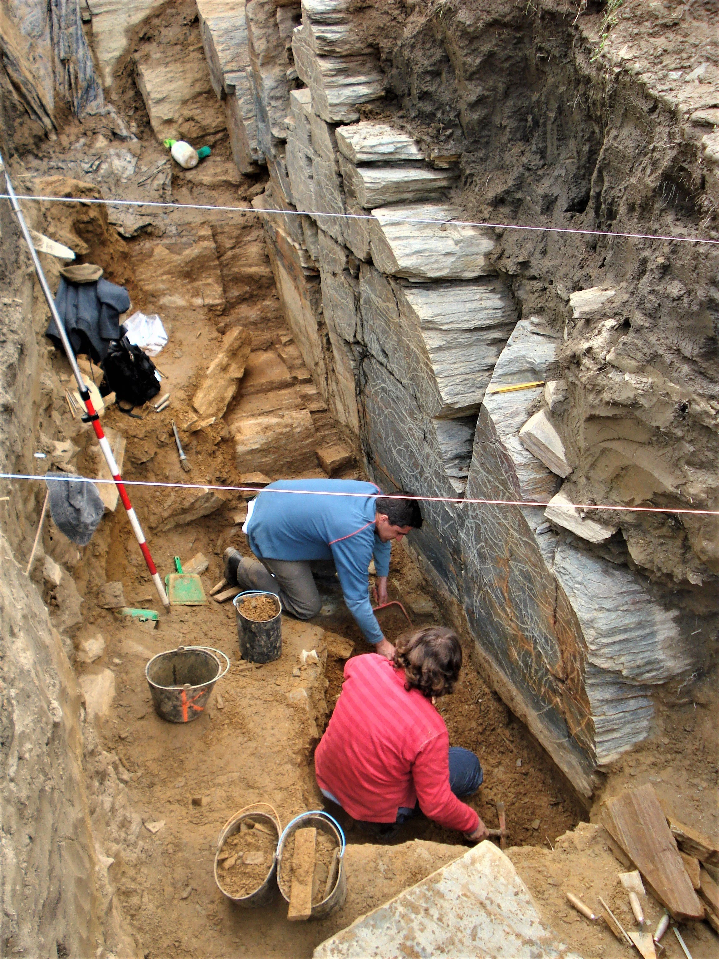 Fariseu panel 1 covered by deposit dated of 20.000 years.jpg