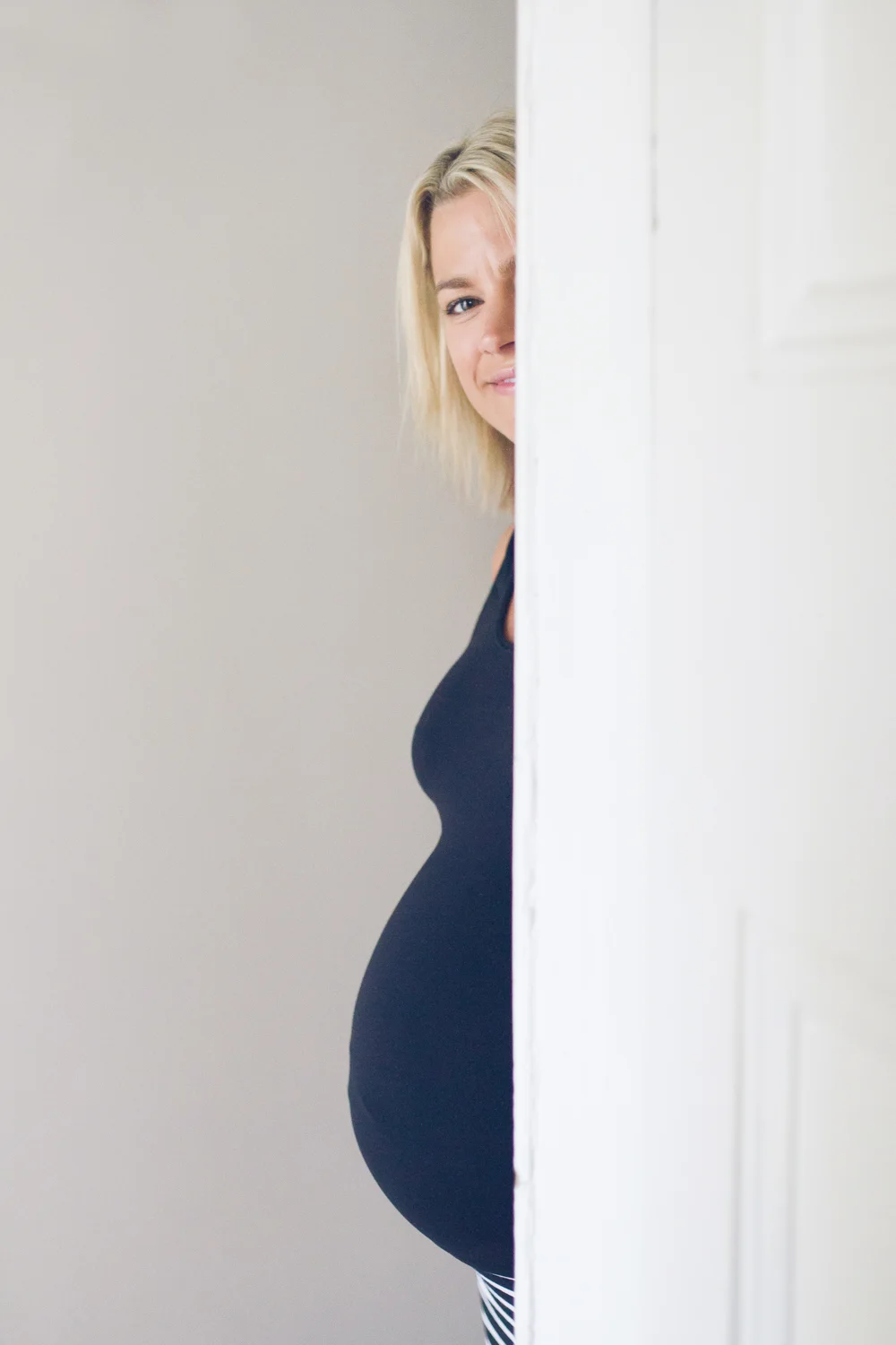 Melbourne maternity photography home session | Laura Coutts Photography
