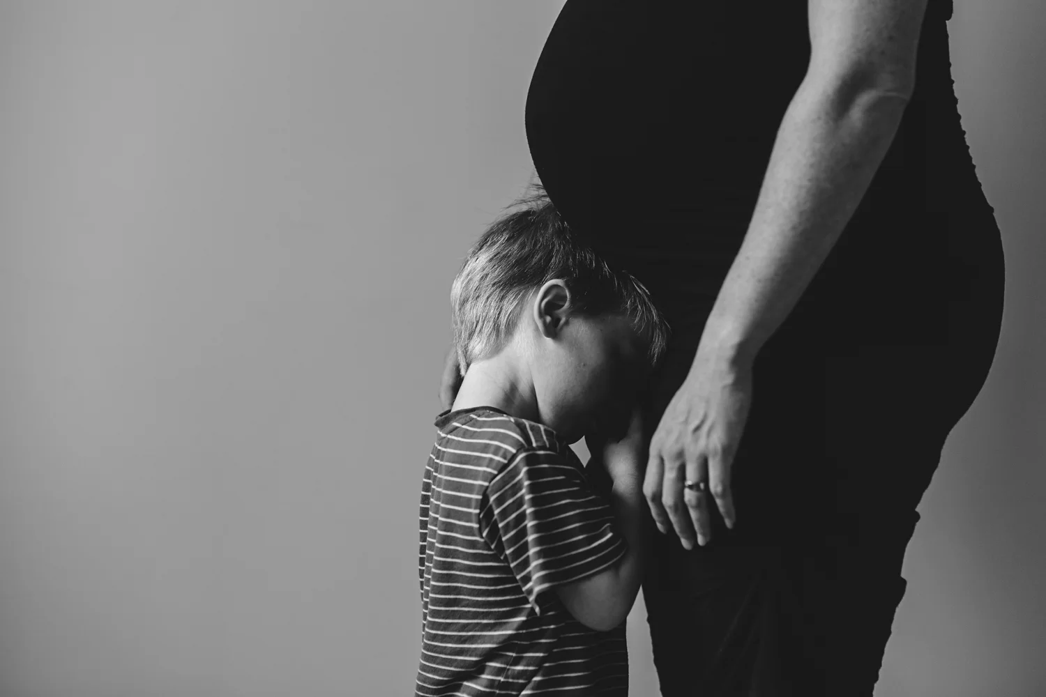 Melbourne maternity photography black and white session | Laura Coutts Photography
