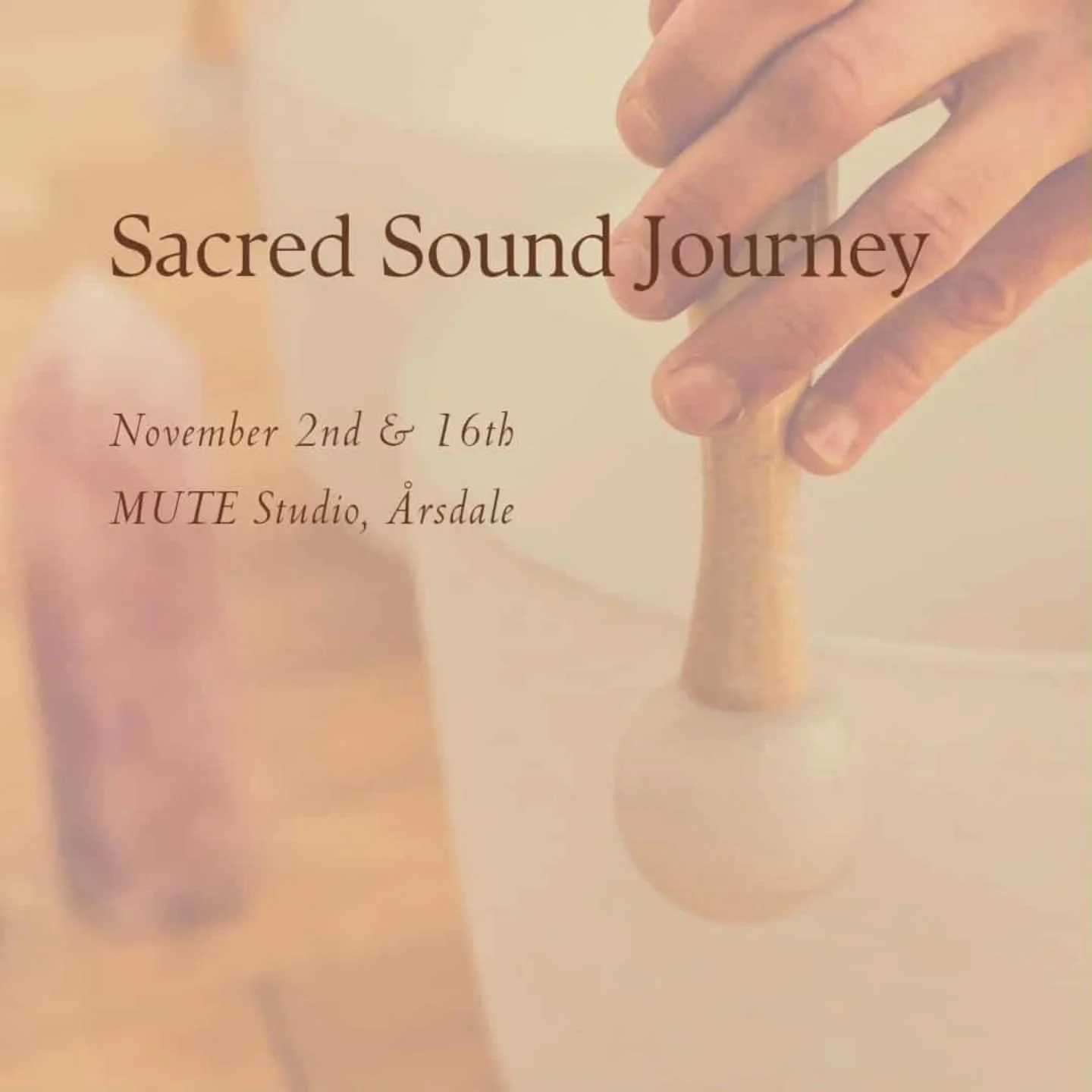 P&aring; s&oslash;ndag finder der endnu en lydrejse sted i MUTE studio, med dybthealende vibrationer, der v&aelig;kker genklang mellem sj&aelig;l, krop og sind. Det er stadig muligt at booke en plads, hvis det skulle tale til dig. Der vil ogs&aring; 