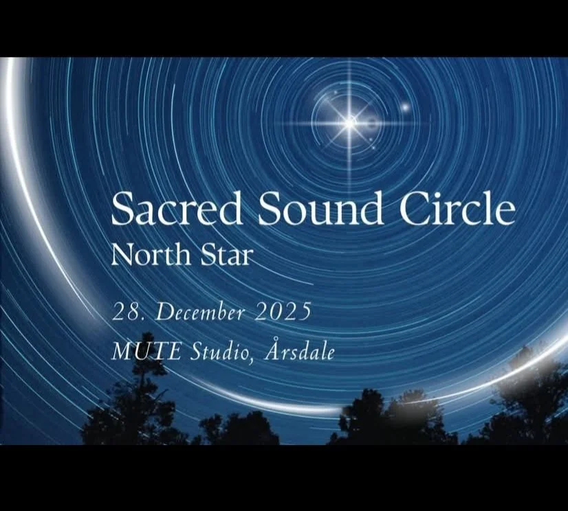 Kl 16 finder en smuk og dyb lydrejse sted i MUTE studio, guidet af Lisa Keck. Der er stadig en plads ledig, s&aring; hvis det kalder, kan jeg varmt anbefale det ✨️✨️✨️