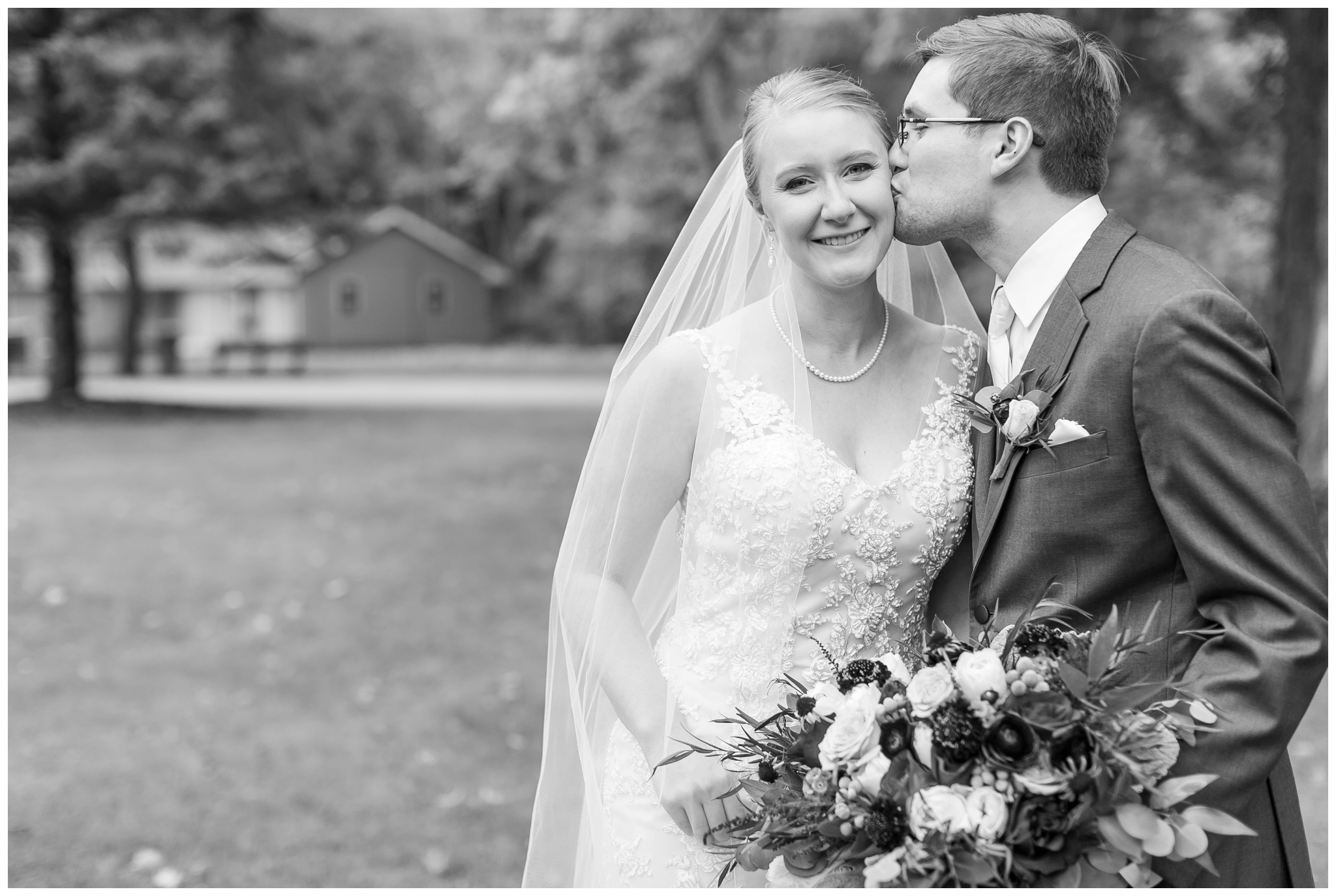 fall_wedding_pullmans_trolley_resturant_kimberly_wisconsin_1702.jpg
