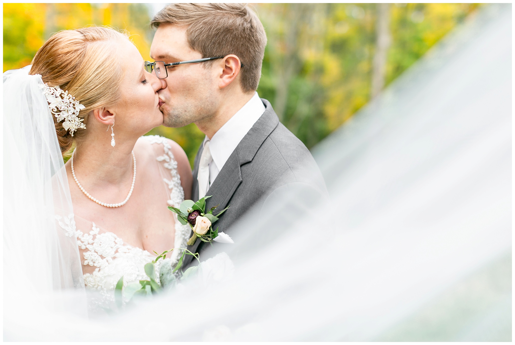 fall_wedding_pullmans_trolley_resturant_kimberly_wisconsin_1706.jpg