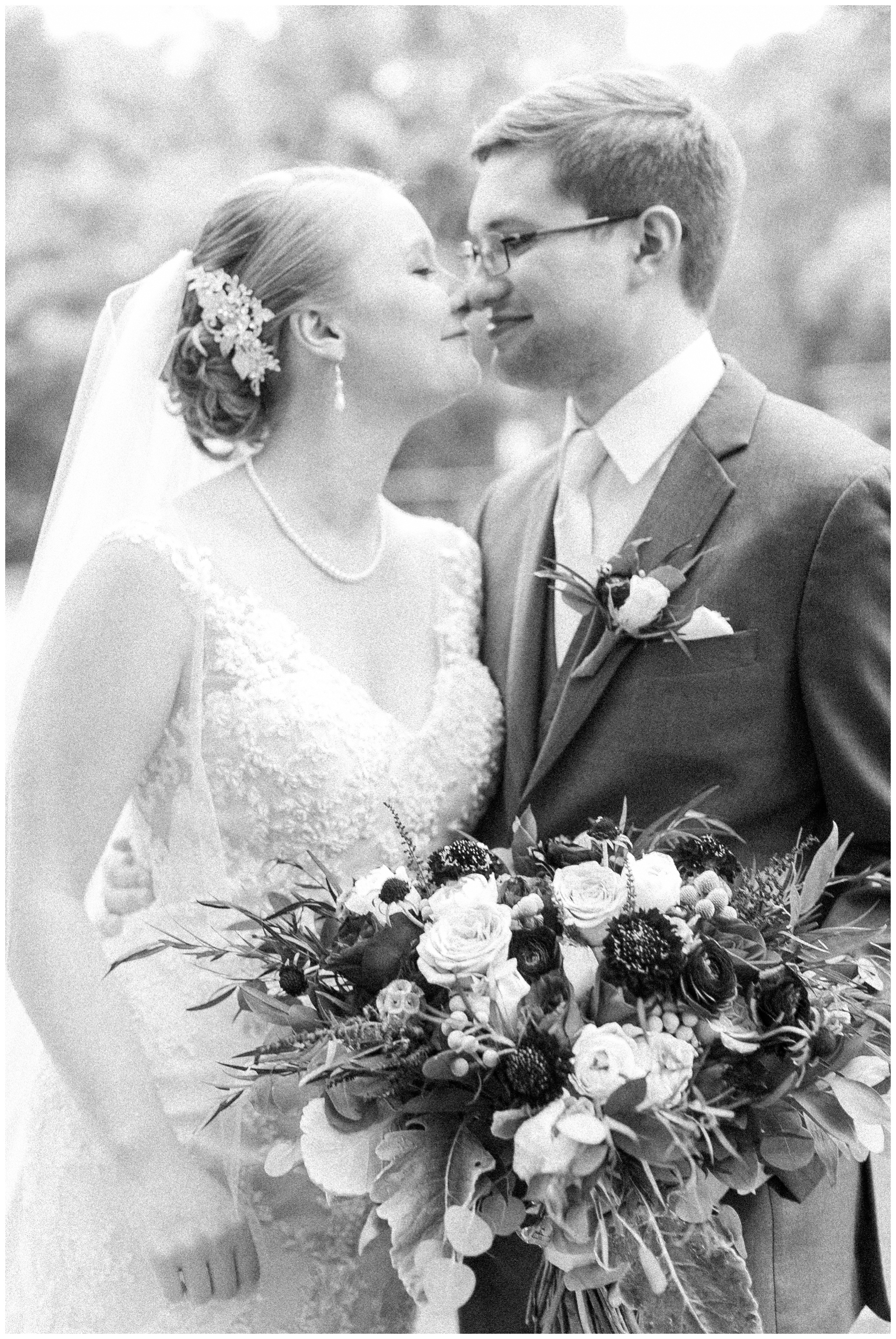 fall_wedding_pullmans_trolley_resturant_kimberly_wisconsin_1704.jpg