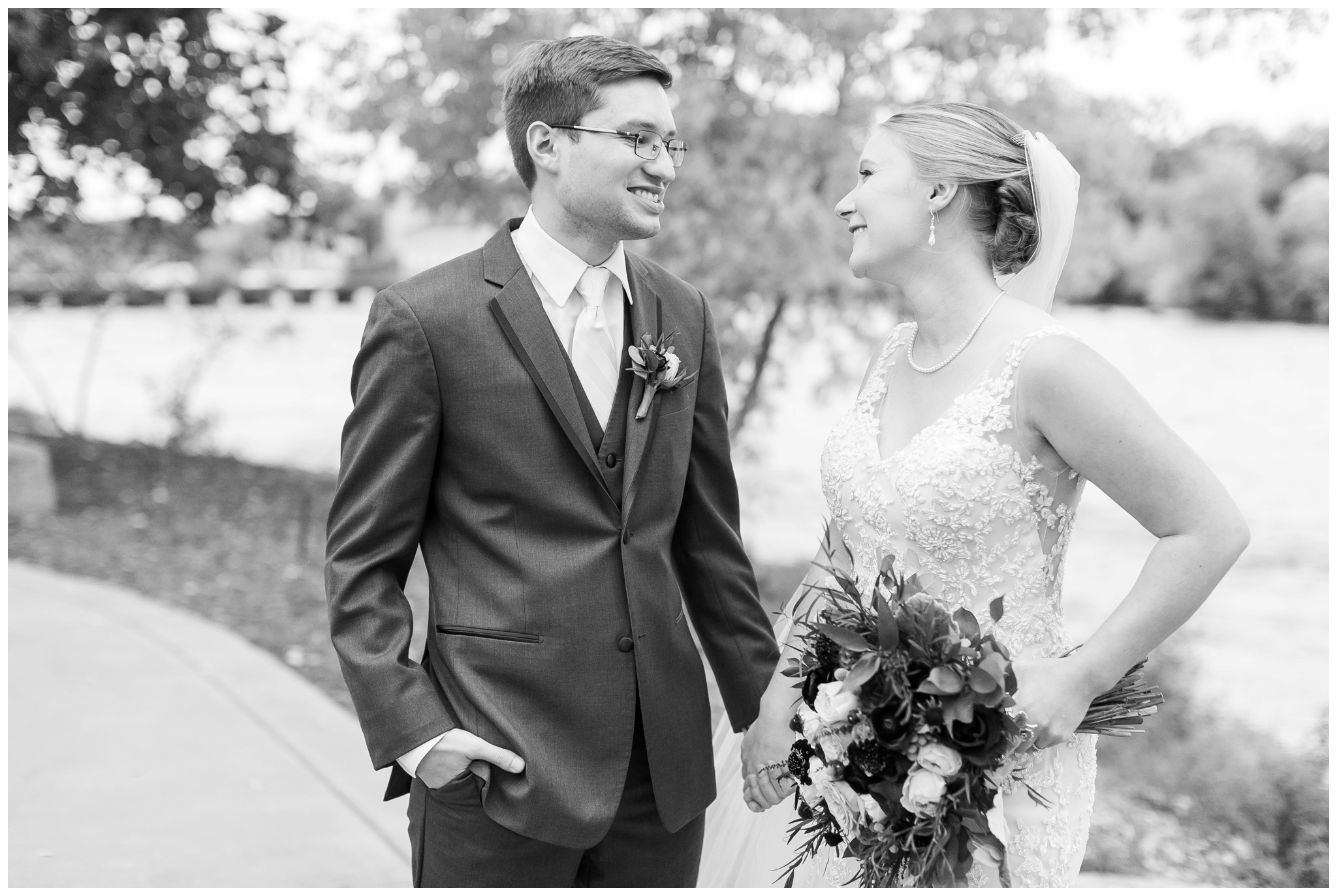 fall_wedding_pullmans_trolley_resturant_kimberly_wisconsin_1733.jpg