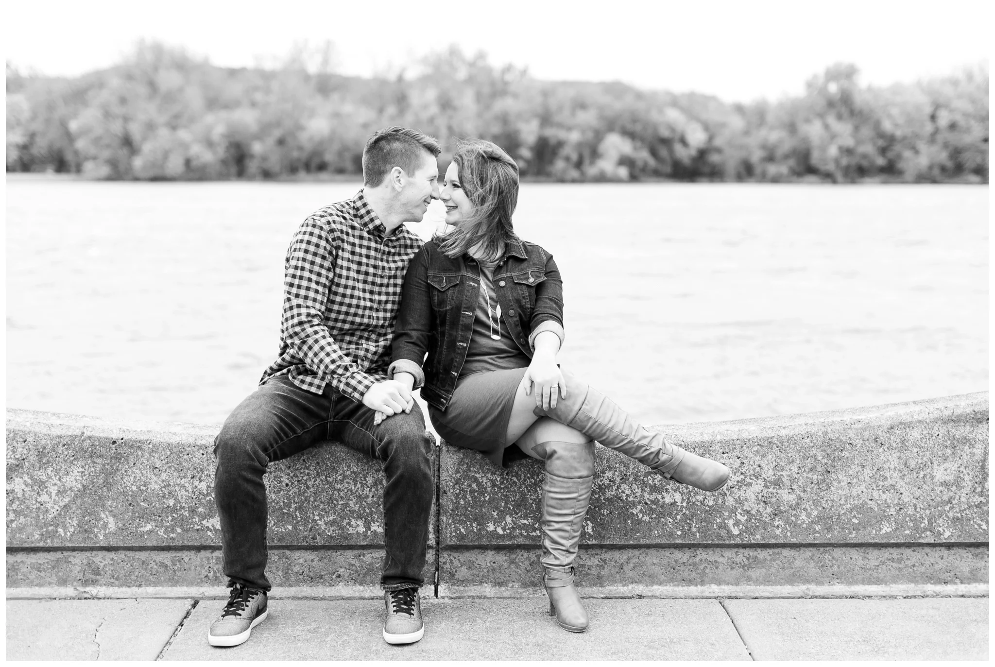 autumn_engagement_session_winona_minnesota_caynay_photo_1763.jpg