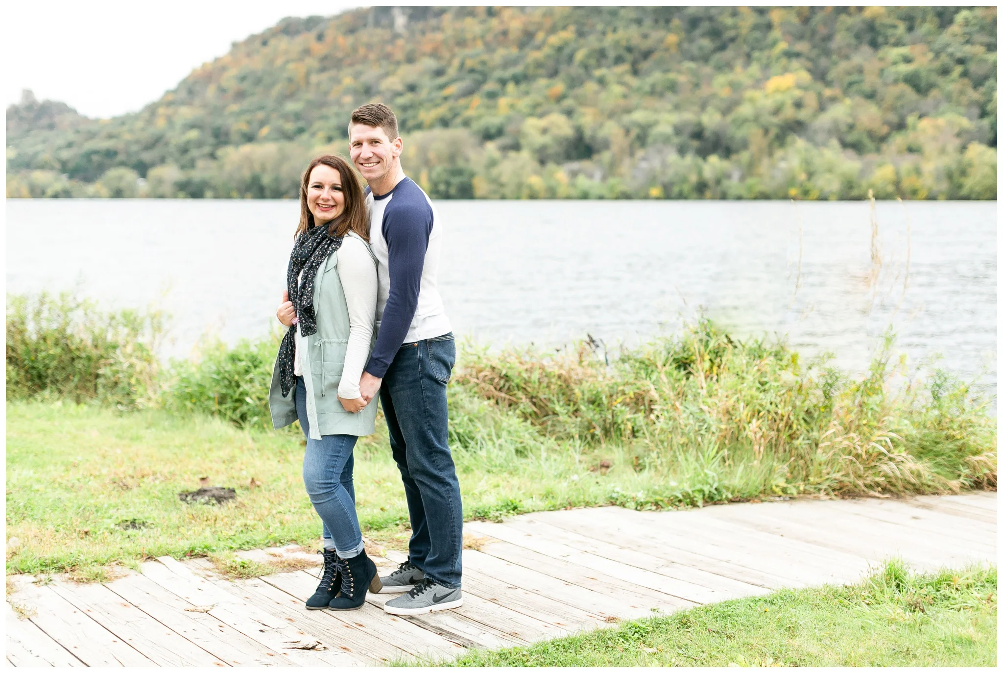 autumn_engagement_session_winona_minnesota_caynay_photo_1787.jpg