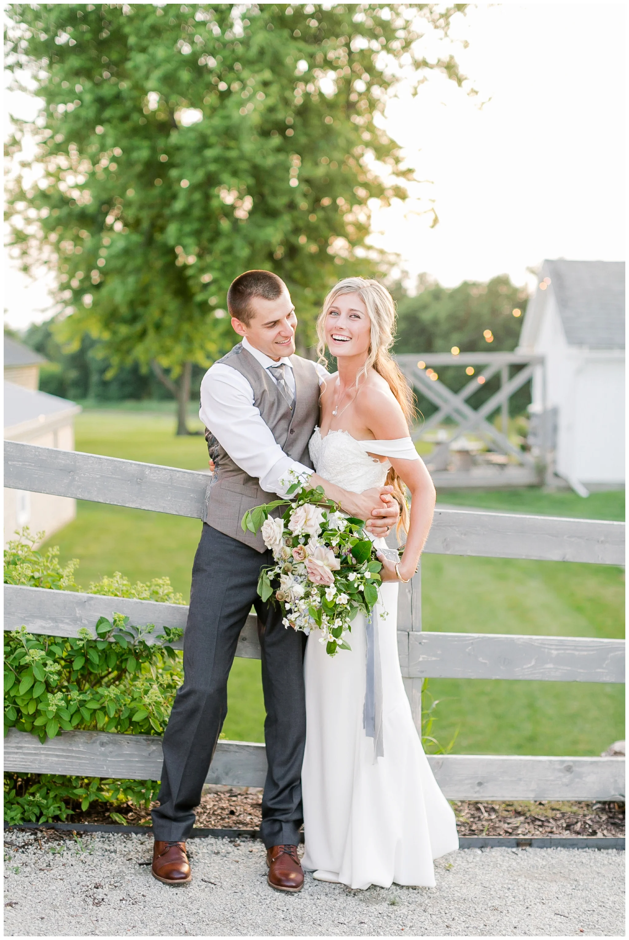 vintage_fields_farmin_betty's_colombus_wisconsin_wedding_briar_loft_3162.jpg
