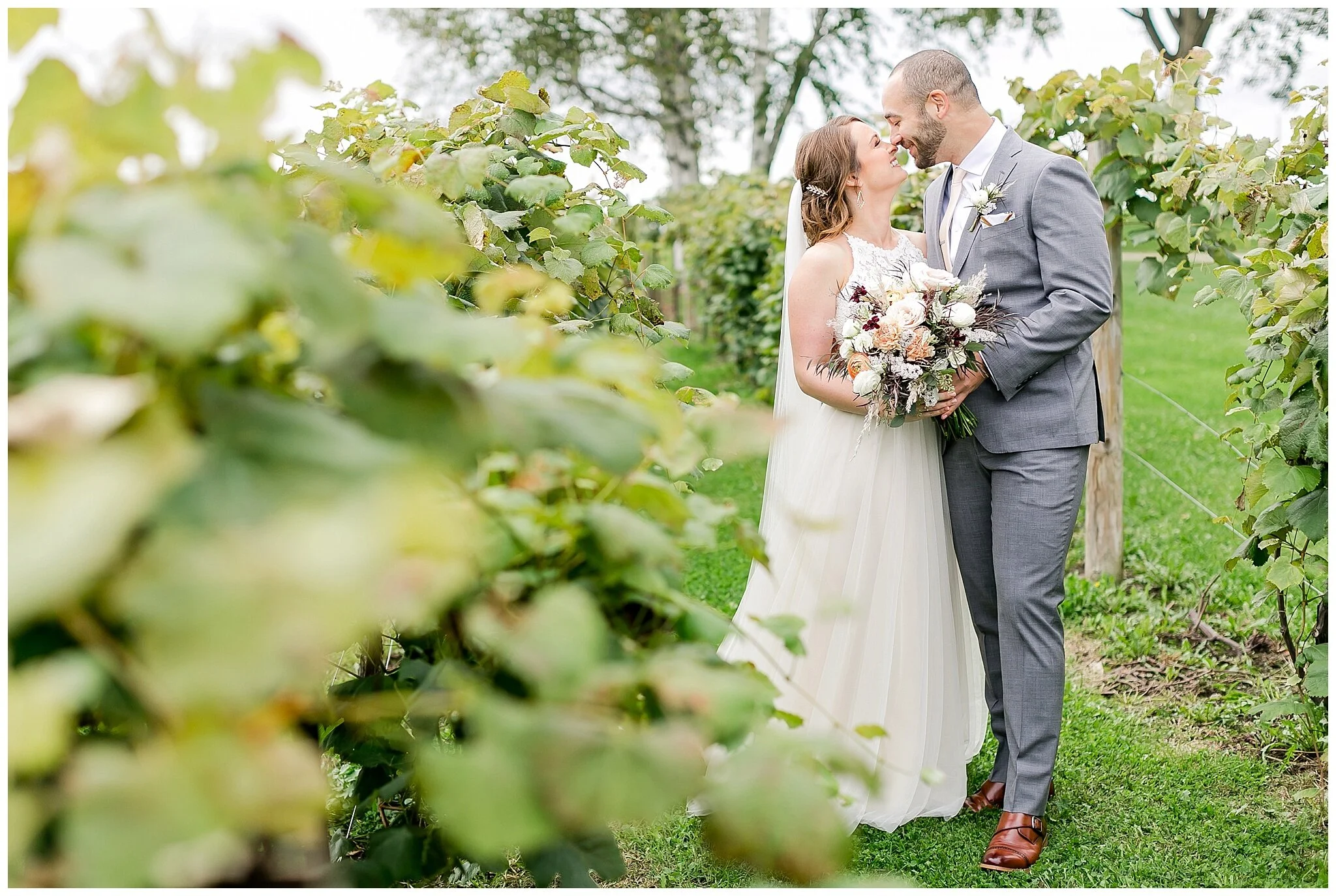 over_the_vines_edgerton_wisconsin_wedding_madison_wisconsin_photographer_0431.jpg