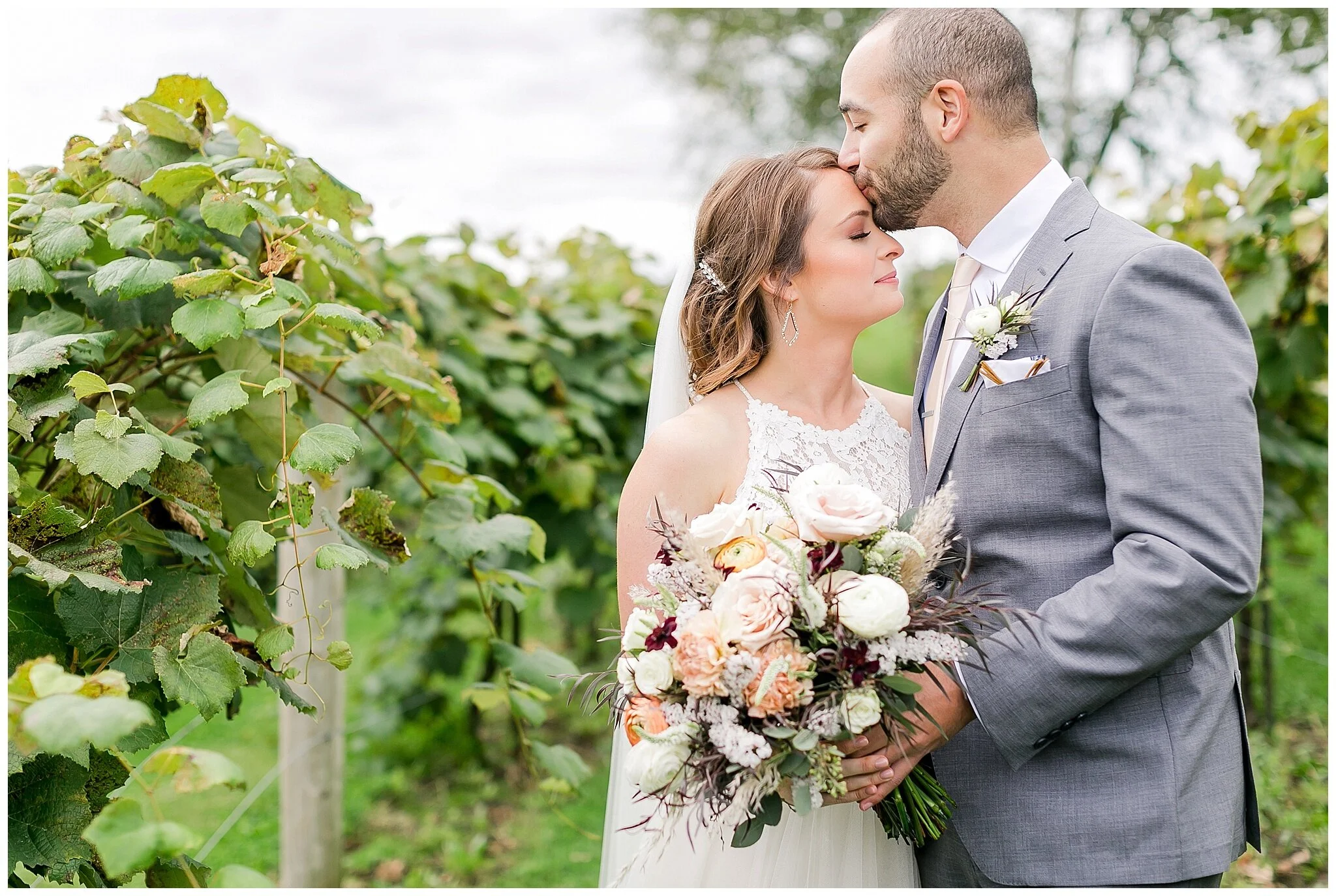 over_the_vines_edgerton_wisconsin_wedding_madison_wisconsin_photographer_0433.jpg