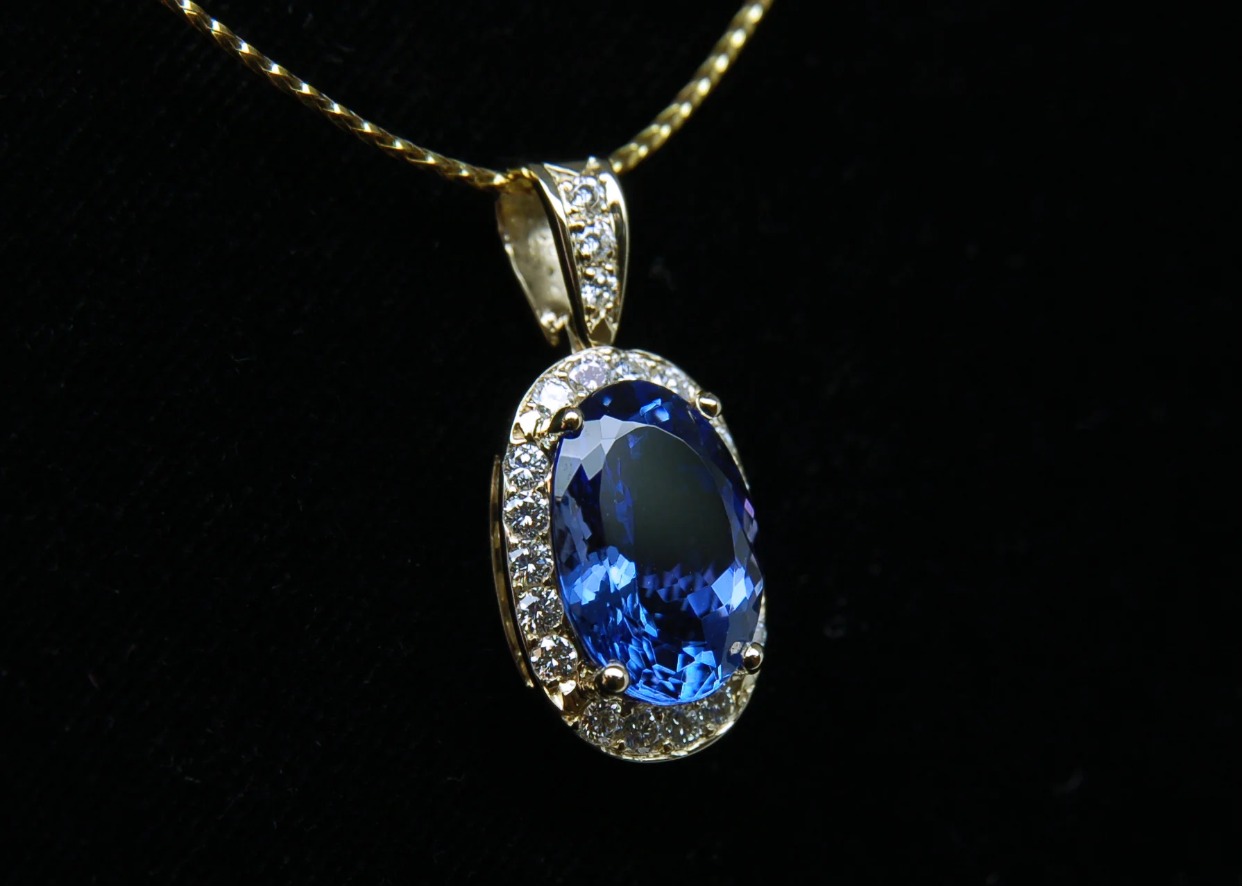 Tanzanite Pendant side.jpg
