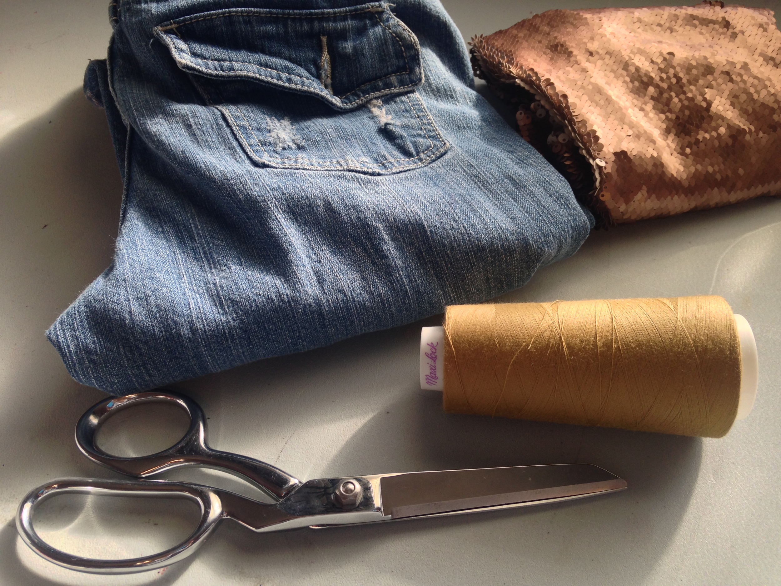andrea-fenise-diy-sequin-pocket-jeans3