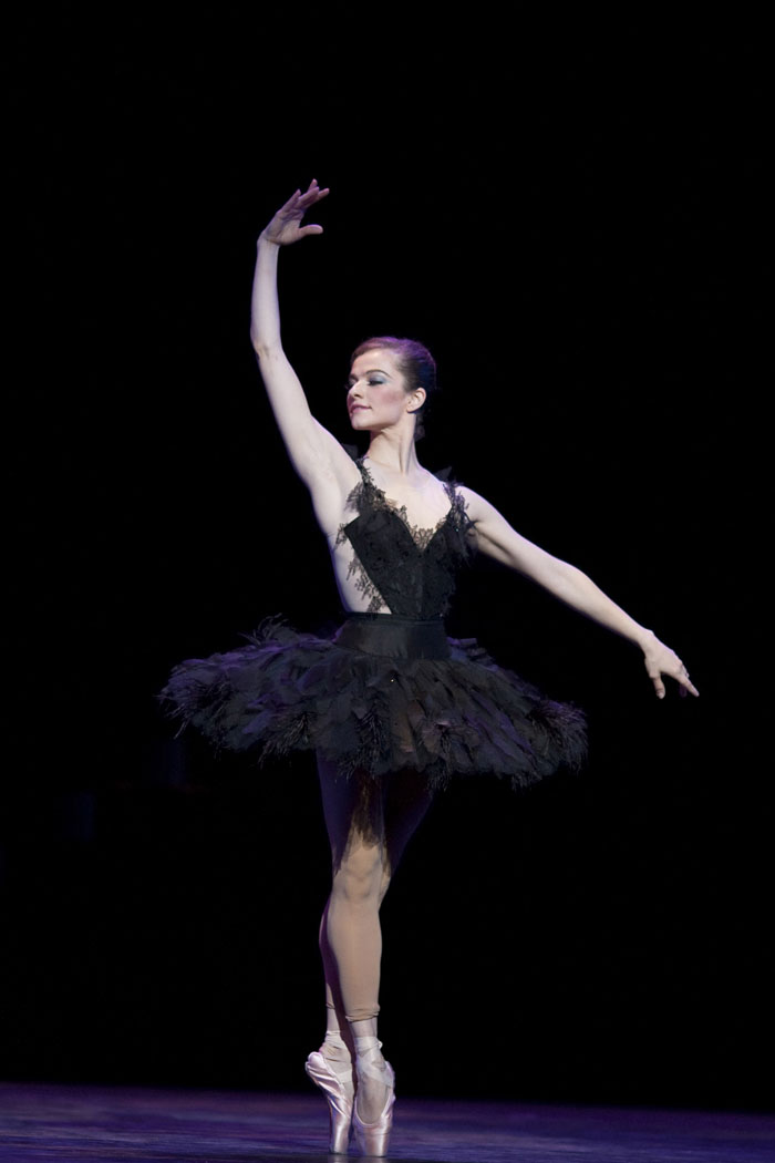 Black & White - English National Ballet