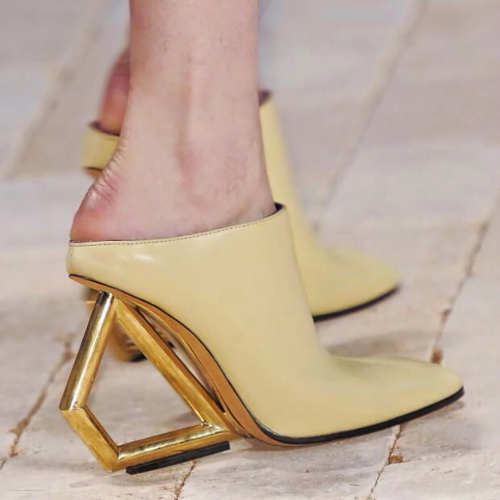 Andrea-Fenise-Shoe-Trend-Mules