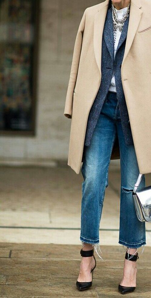 Andrea-Fenise-Trend-Camel-Coat