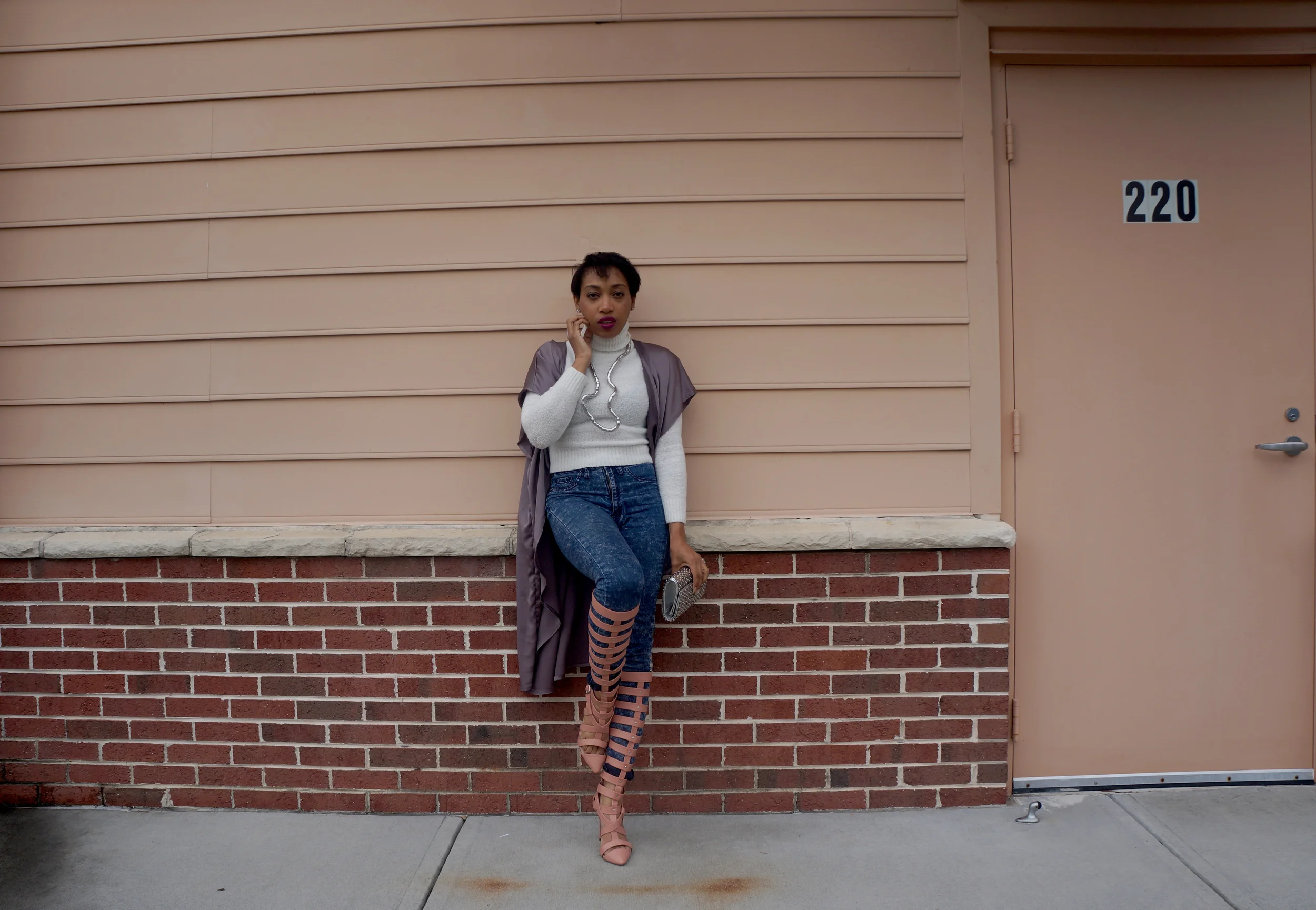 Andrea-Fenise-Turn-Your-Room-Into-An-Outfit