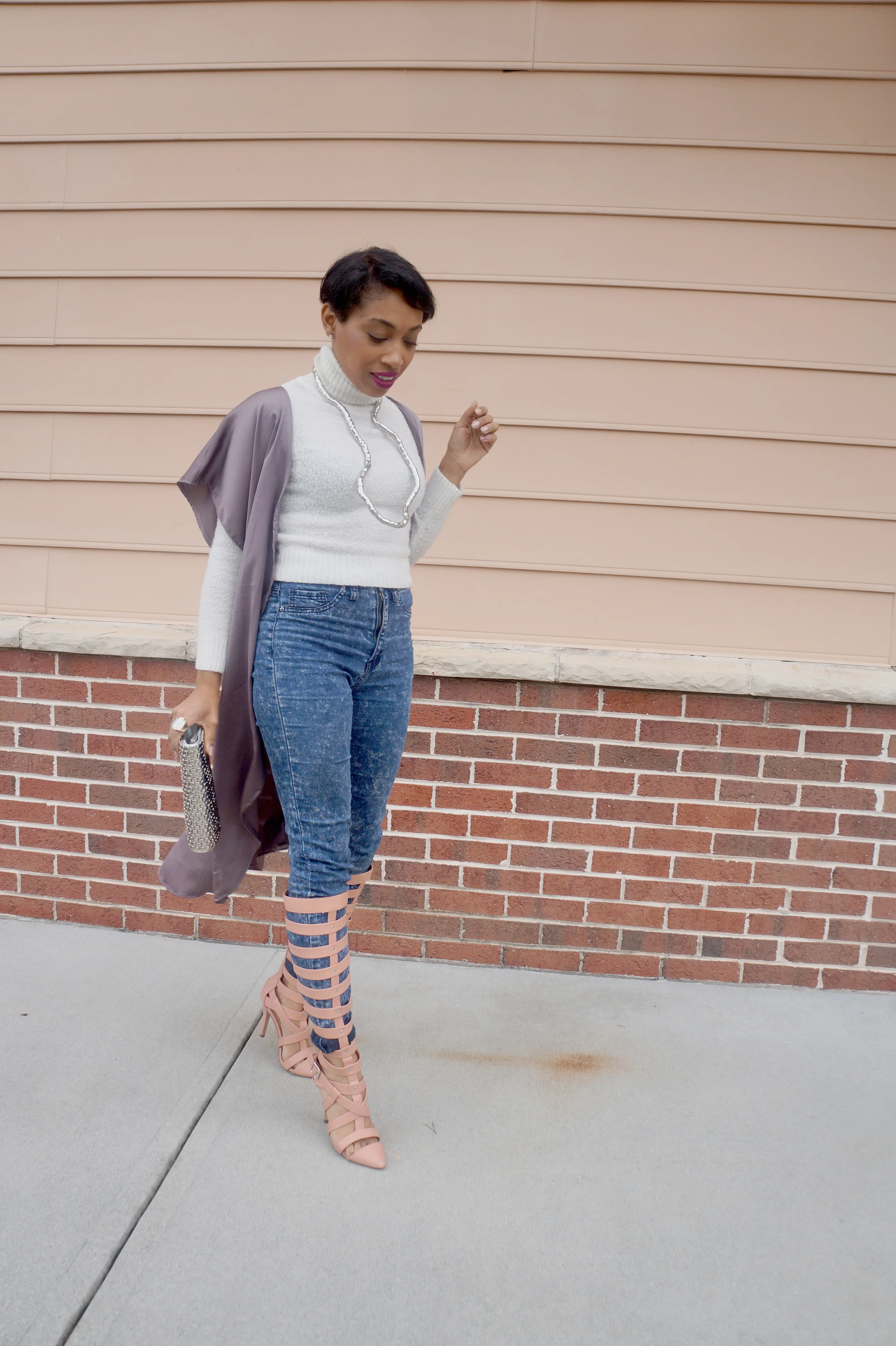Andrea-Fenise-Turn-Your-Room-Into-An-Outfit