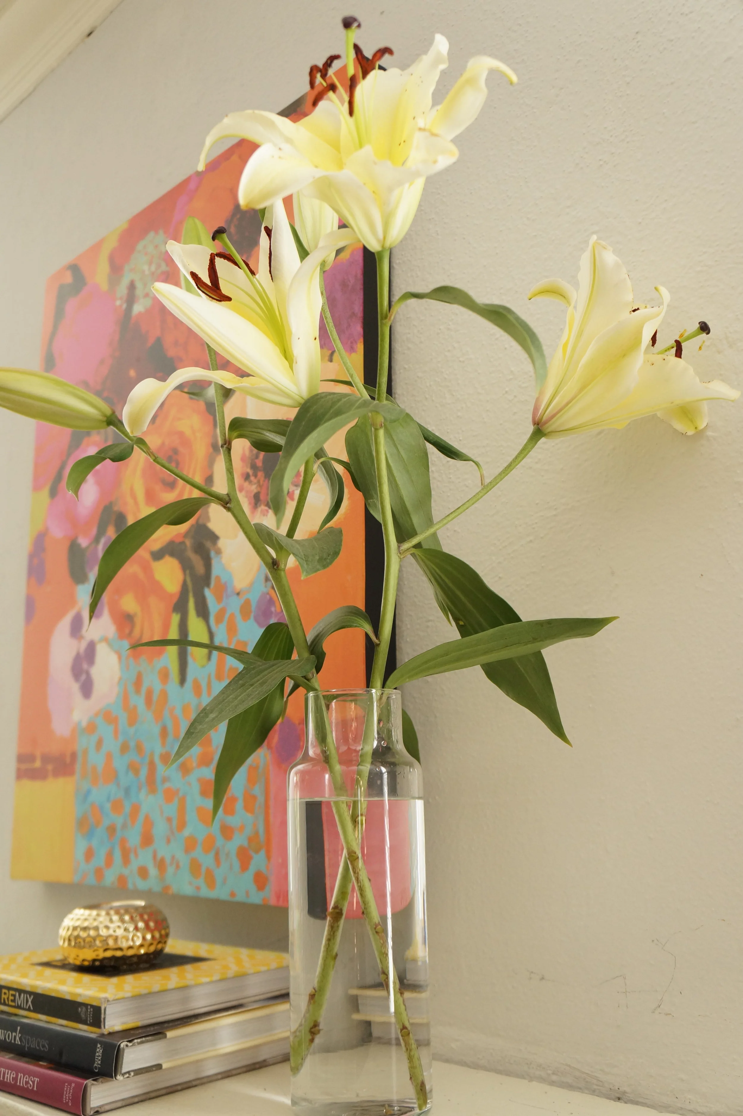 Andrea Fenise Memphis Fashion Blogger shares how to decorate your home with simple floral arrangements