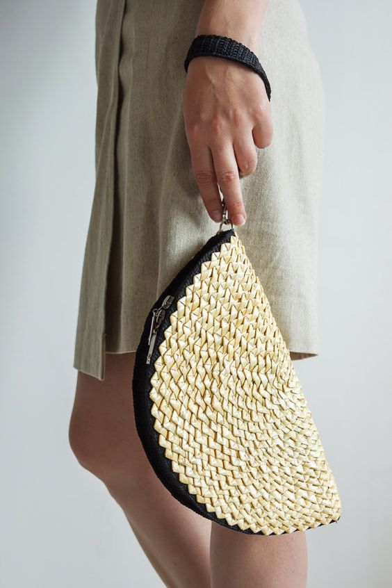 Andrea Fenise Memphis Fashion Blogger shares the straw bag trend