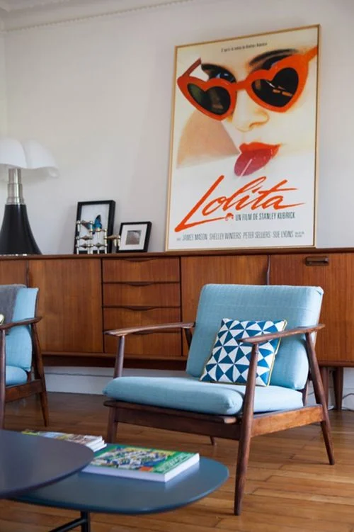 Andrea Fenise Memphis Fashion Blogger turns a room into an outfit