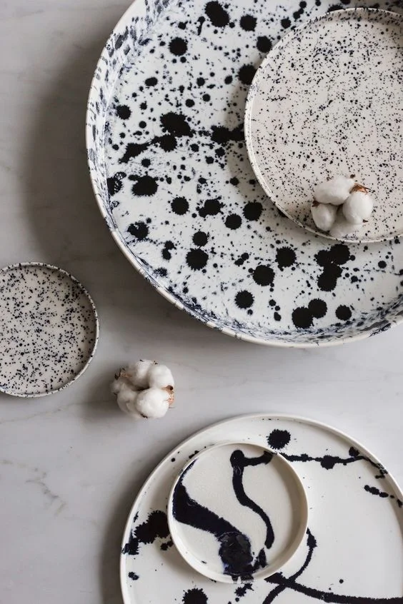 Andrea Fenise Memphis Fashion Blogger shares patterned plate inspiration for Thanksgiving