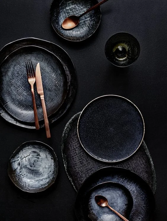Andrea Fenise Memphis Fashion Blogger shares patterned plate inspiration for Thanksgiving
