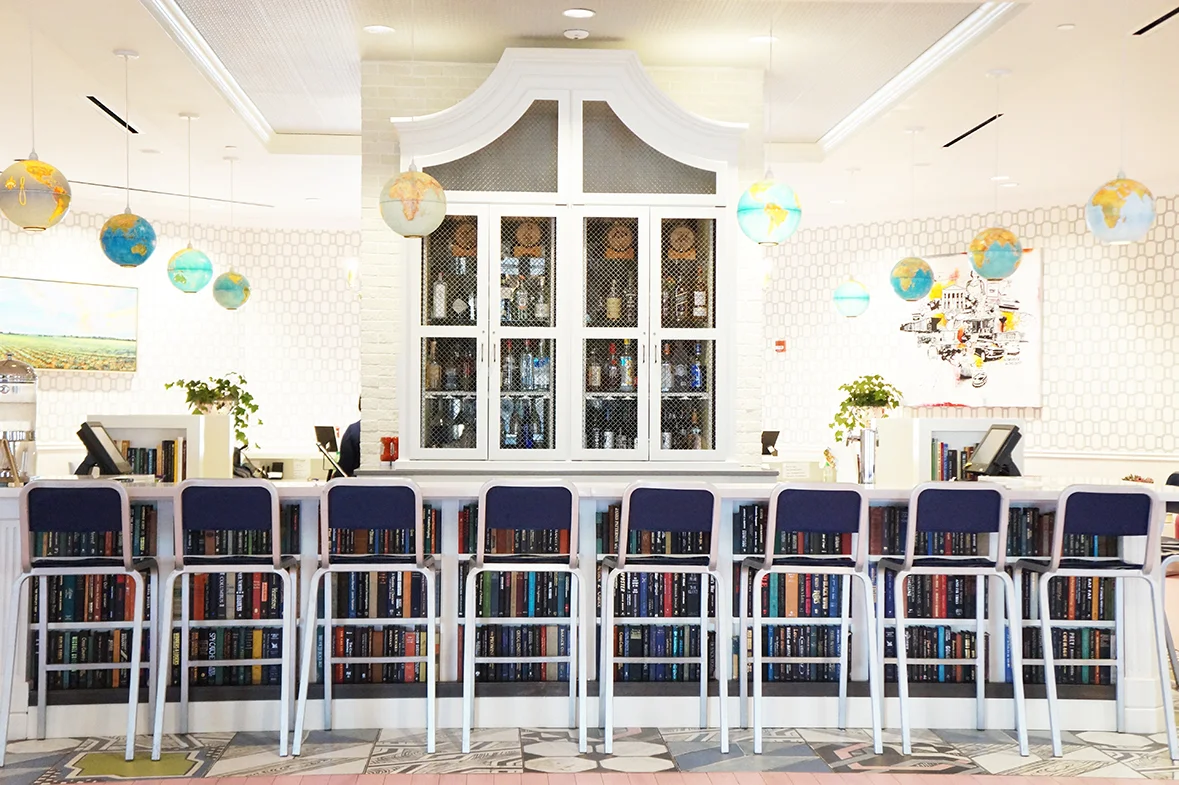 Andrea Fenise Memphis Fashion Blogger and Memphis Travel Blogger shares stay at The Graduate Hotel