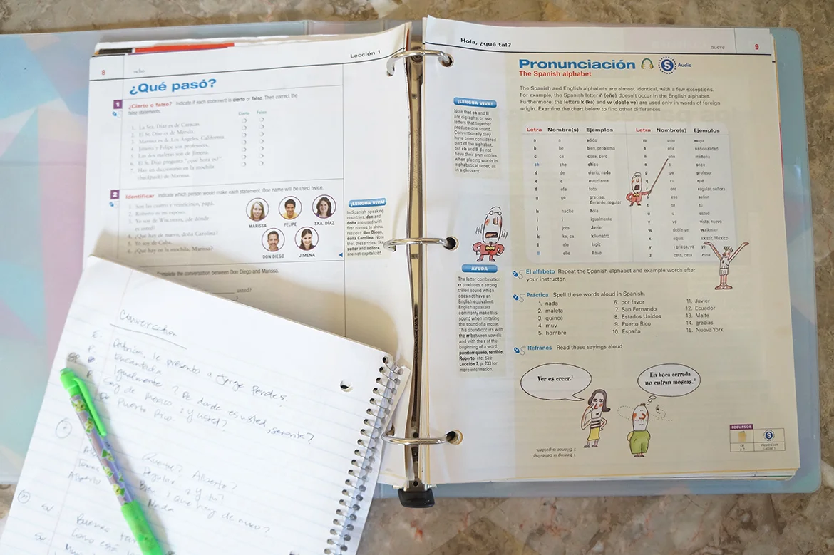 Andrea Fenise Memphis Fashion Blogger and Memphis Lifestyle Blogger shares a spanish learning curriculum