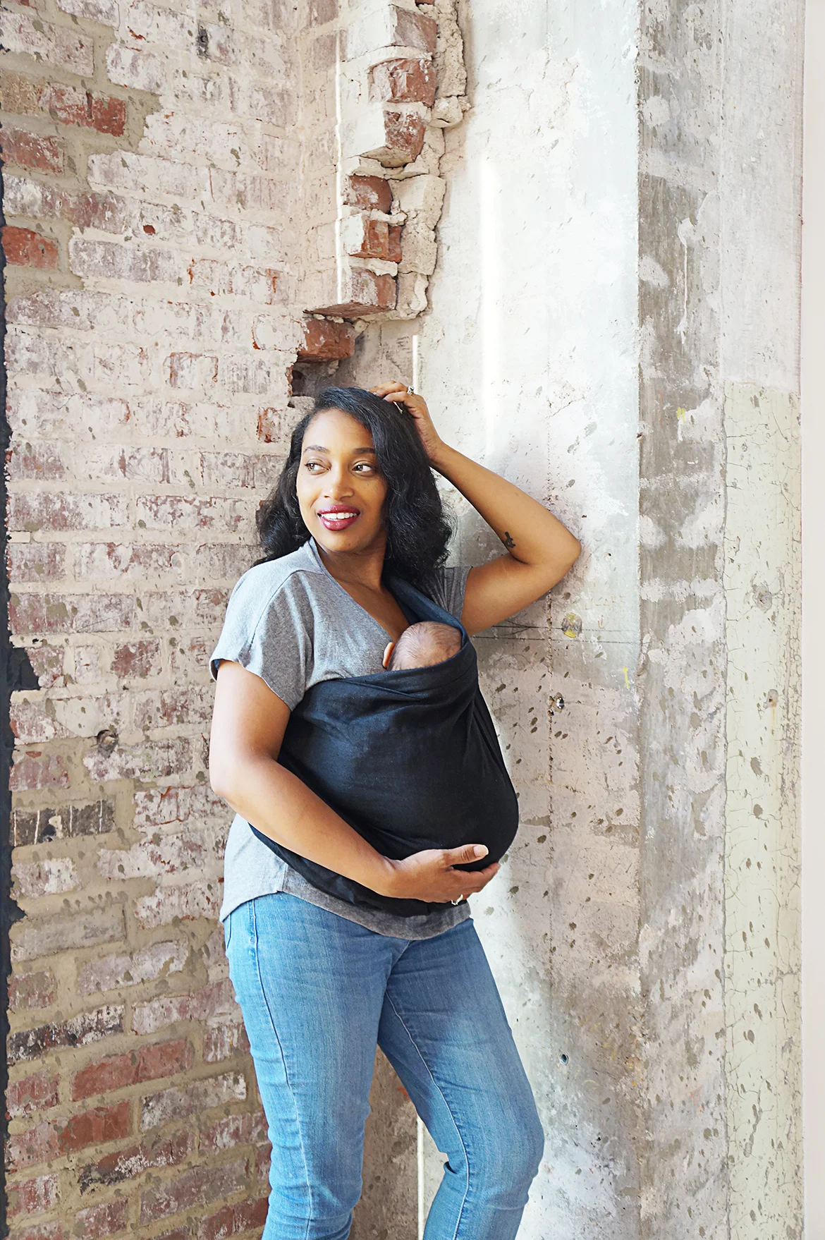 Andrea Fenise Memphis Fashion Blogger and Memphis Parent Blogger reviews WildBird Co Ring Sling