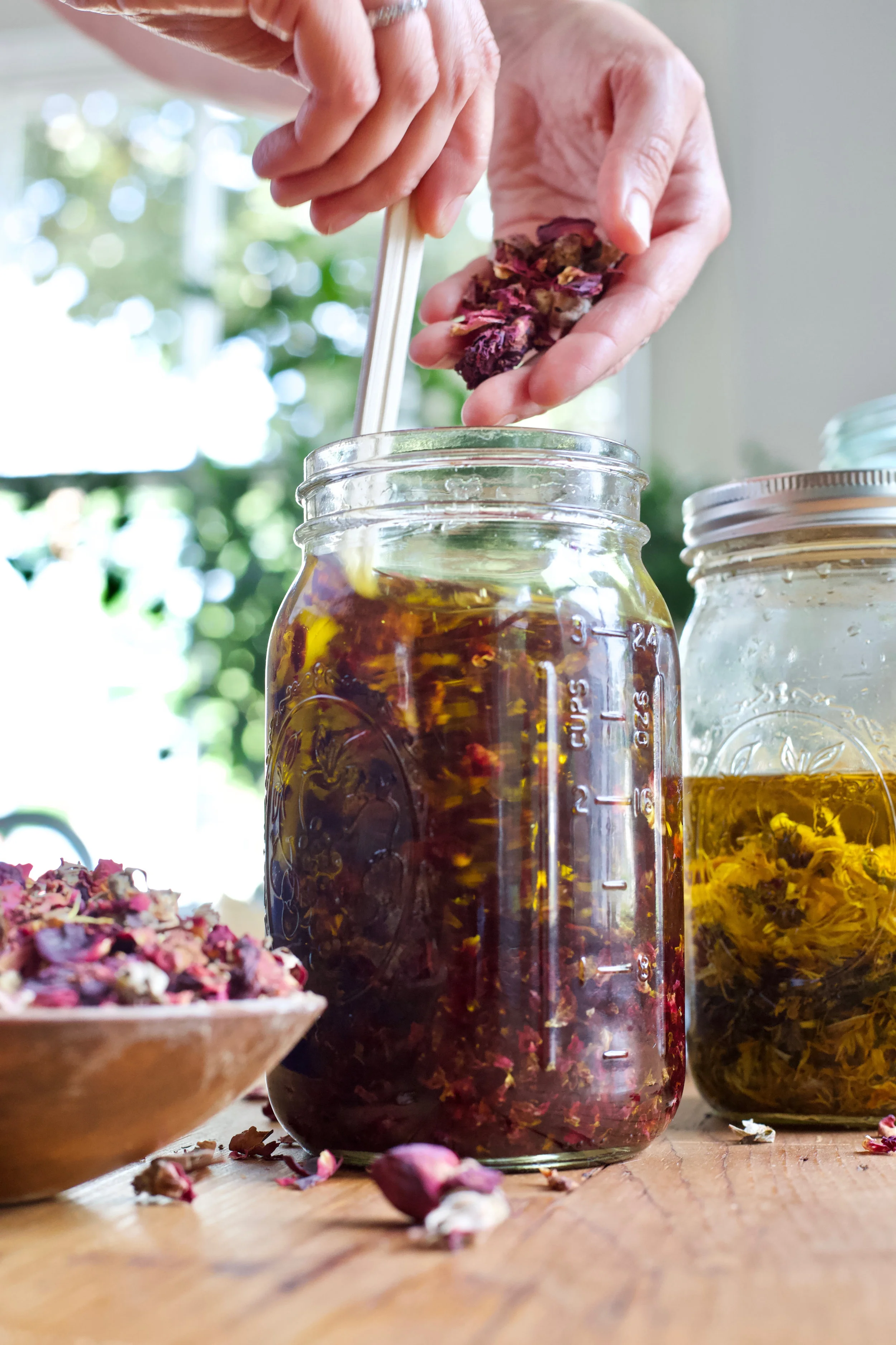 Andrea Fenise Memphis Fashion Blogger and Memphis Wellness Blogger shares taking a course with The Herbal Academy