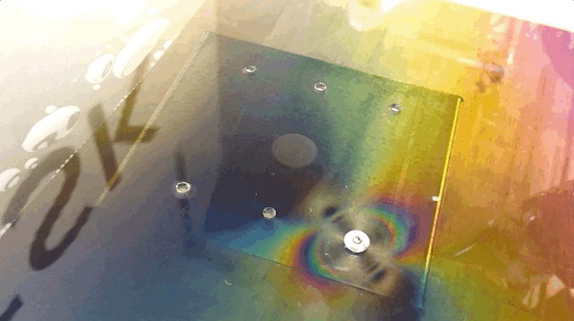 Photoelastic Panel - Rivet - 640.gif