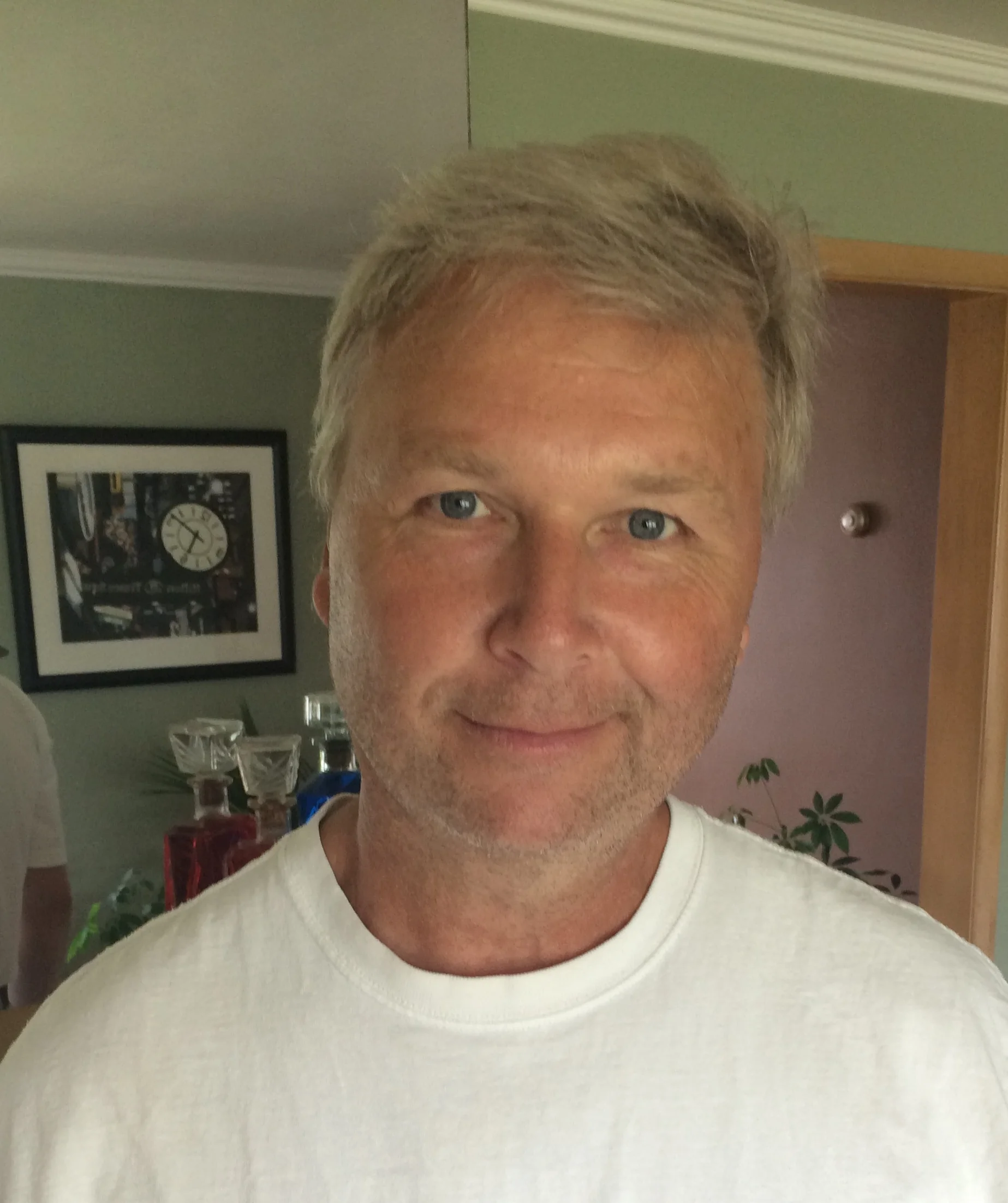 Thomas Anderson Minnesota artist working in colored pencil