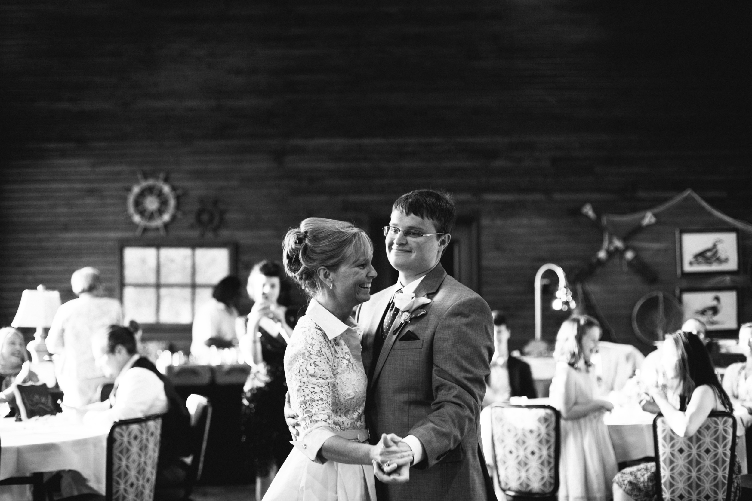 Brock_Tayler_Norwood_Wedding_2015_Pointes_West_Appling0025.jpg