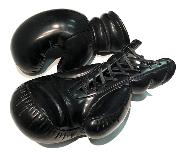 KL_Boxing Gloves IV_Black Marble_34x13x20cm03_sm.jpg