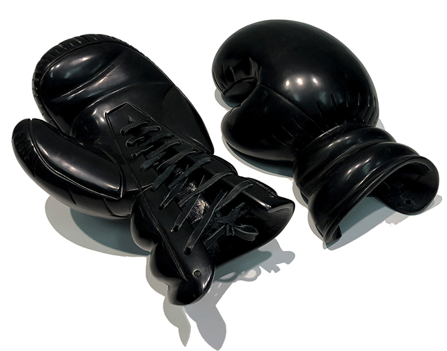 KL_Boxing Gloves IV_Black Marble_34x13x20cm04_sm.jpg