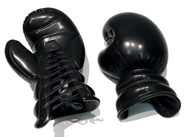 KL_Boxing Gloves IV_Black Marble_34x13x20cm05_sm.jpg