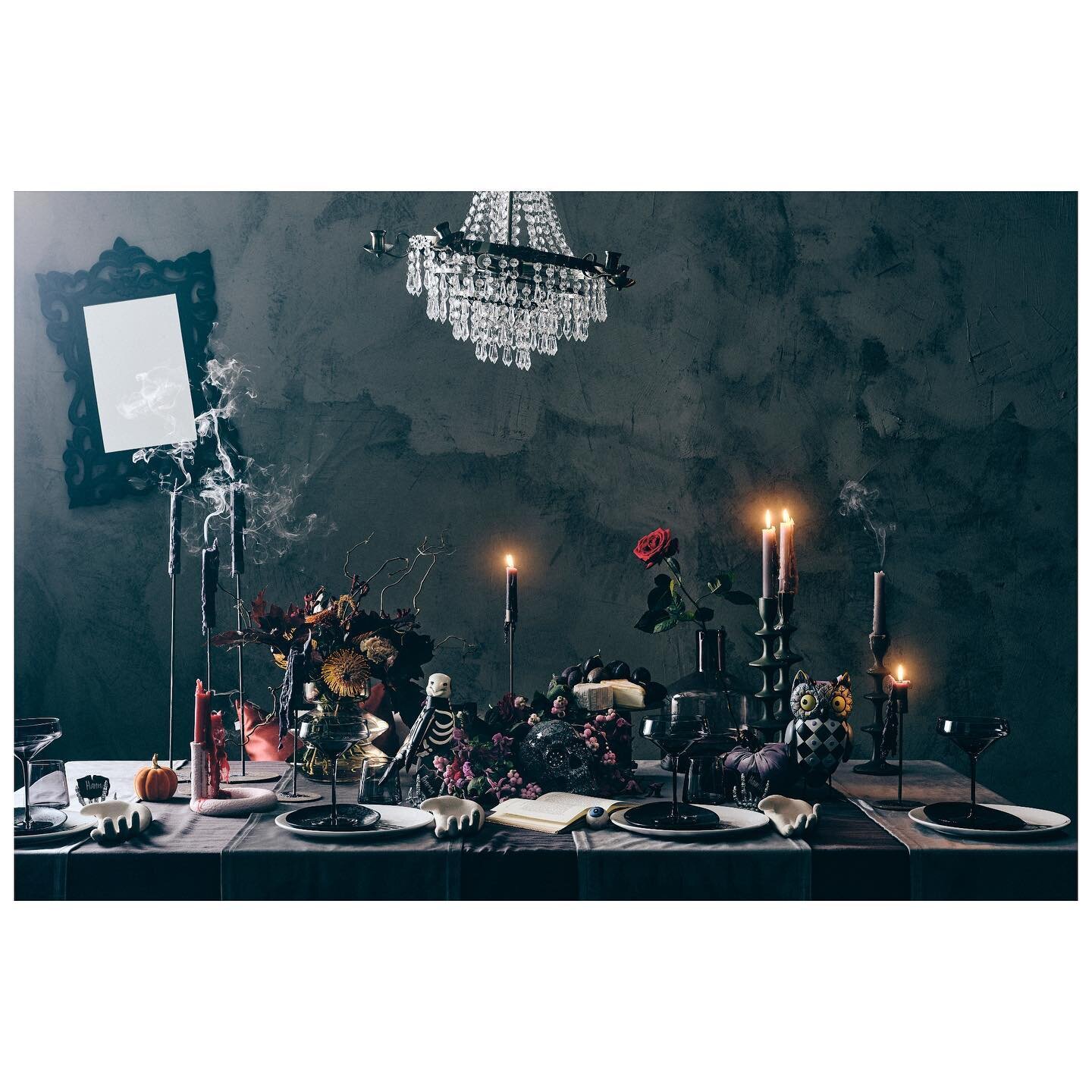 Behind the scenes - New halloween campaign shoot for @Jotex. 

Tricks? Keep it simple. My go to setup is Fujifilm GFX 100s, one Profoto D2 1000 and a white VFLAT. That&rsquo;s it. 

The VFLAT is very versatile for light shaping. Bounce the light into