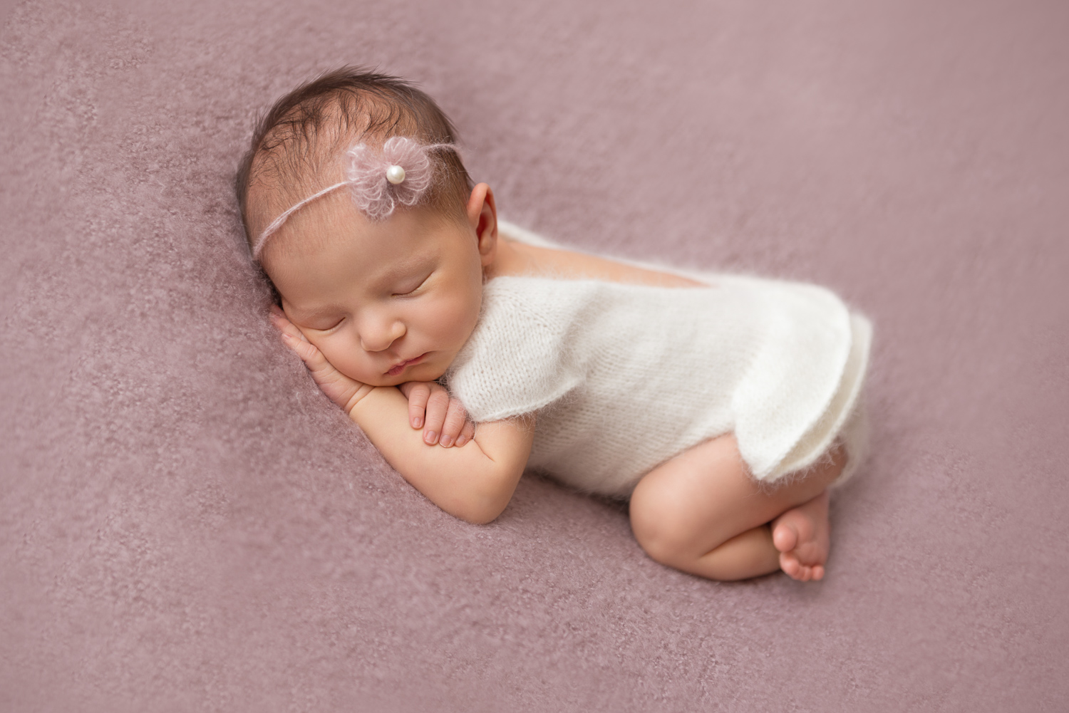 Putney Newborn phtographer in London.jpg