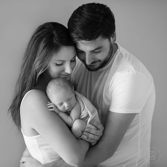 During your newborn session my aim is to create a nice variety of newborn and family images. Even if you don&rsquo;t see family photos  on my feed that often they are included in every session. It is so important to capture this fleeting moment when 