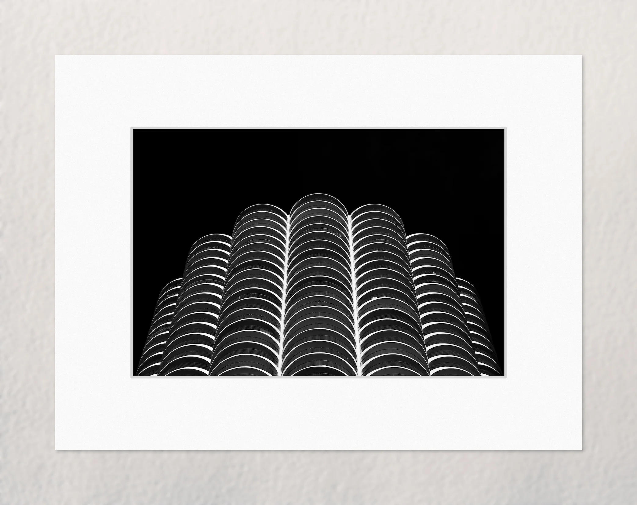 Scalloped Black and White, 12 x 18"