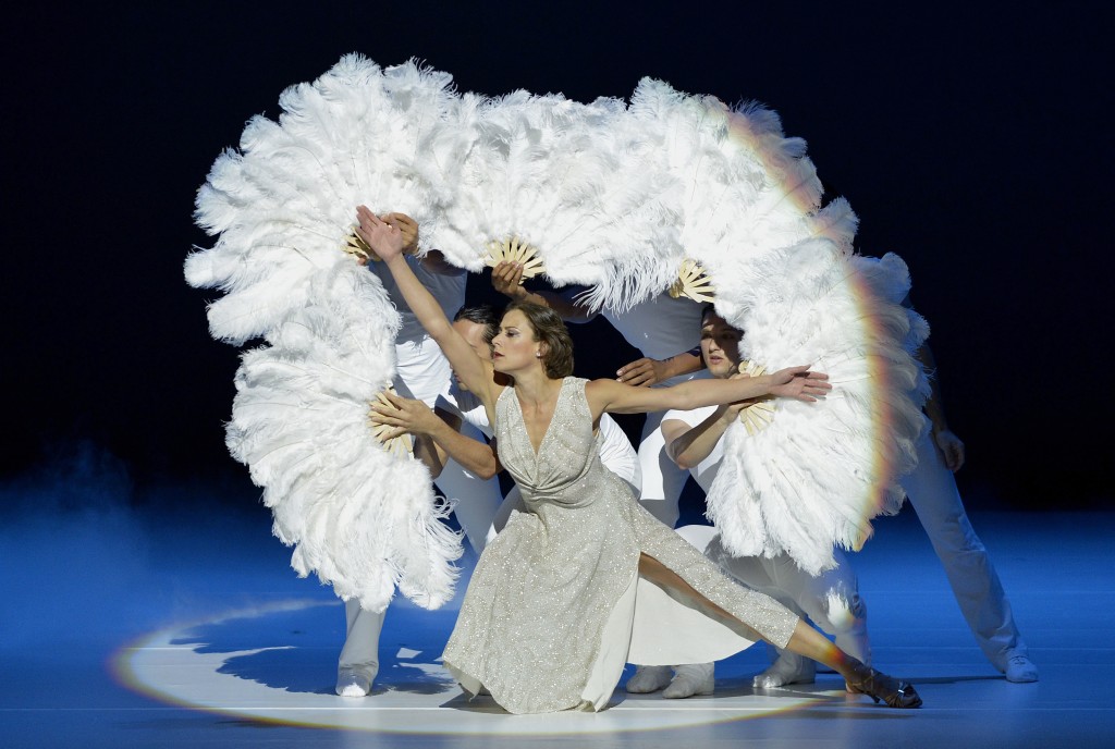 Show.Girl_.-1-photo-by-Grant-Halverson-c-ADF-1024x688.jpg